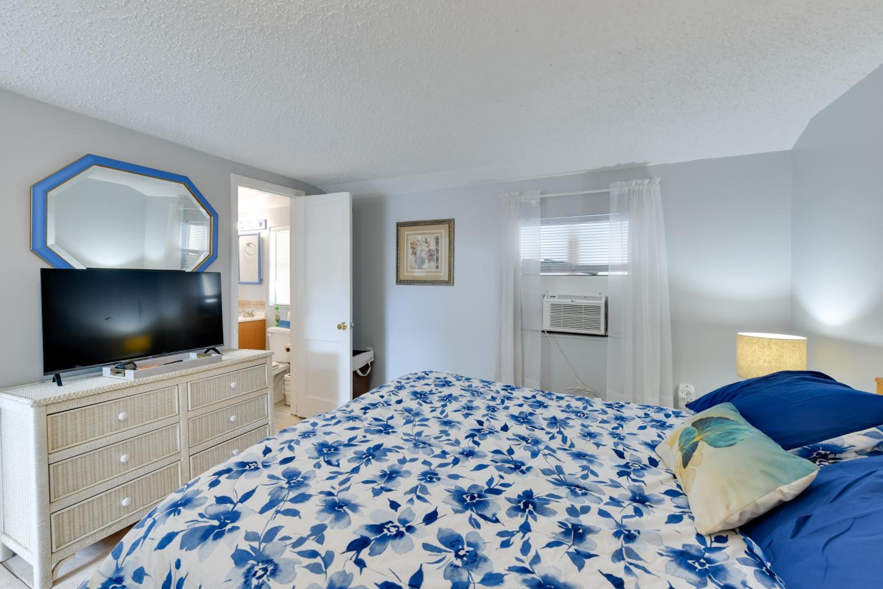 Less Than 1 Mi to Beach Peaceful Escape in Nokomis