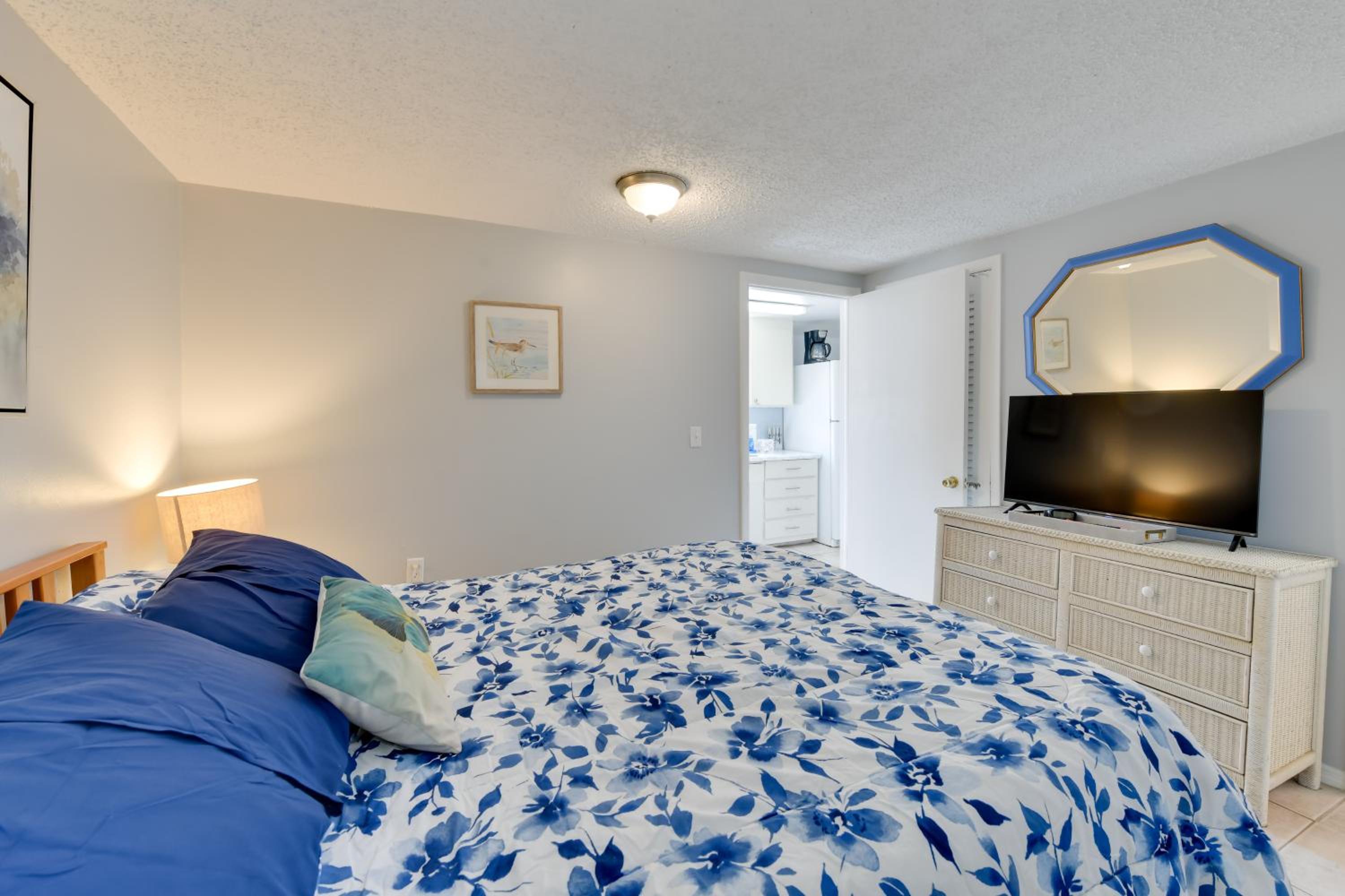 Less Than 1 Mi to Beach Peaceful Escape in Nokomis
