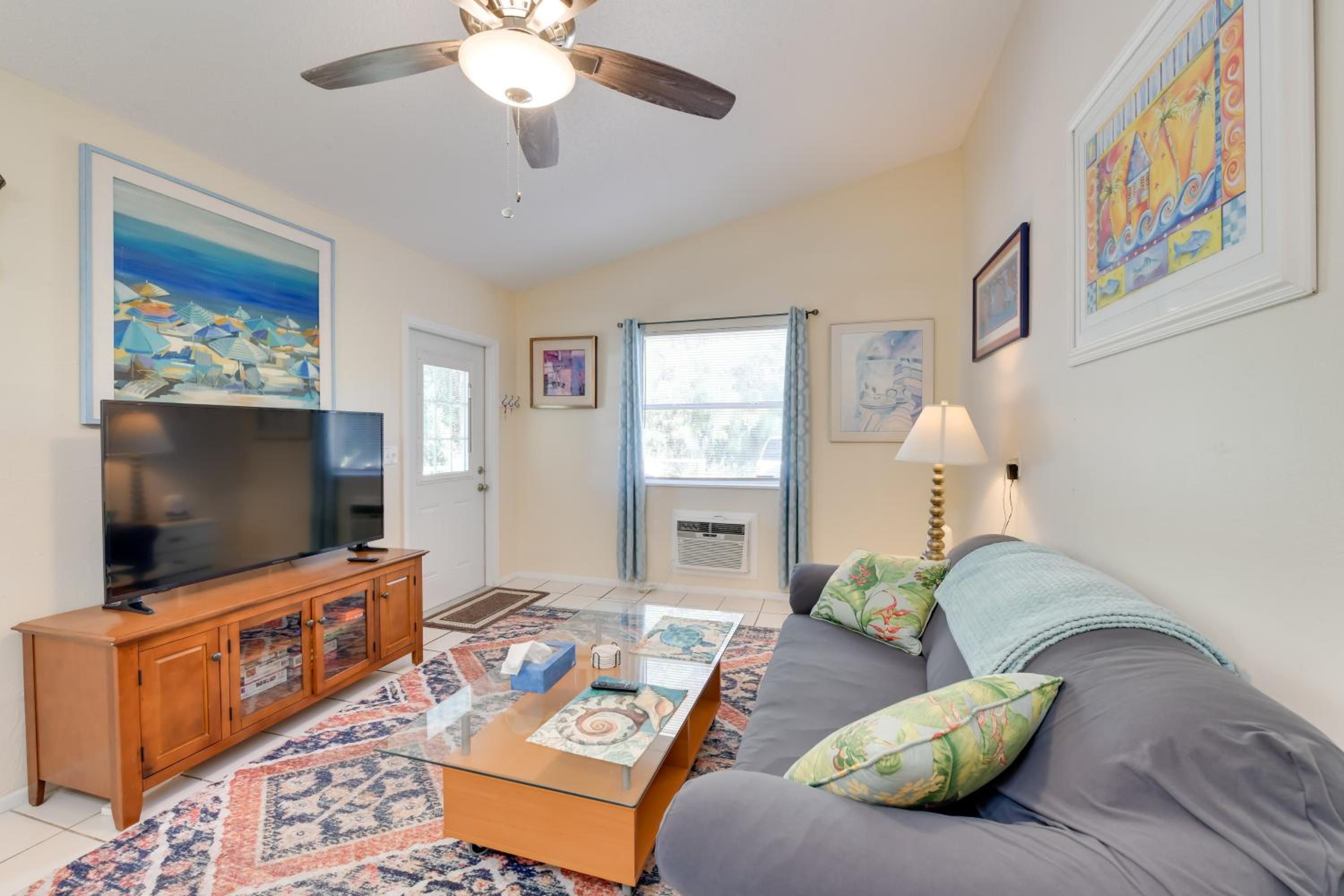 Less Than 1 Mi to Nokomis Beach Tranquil Couples Retreat