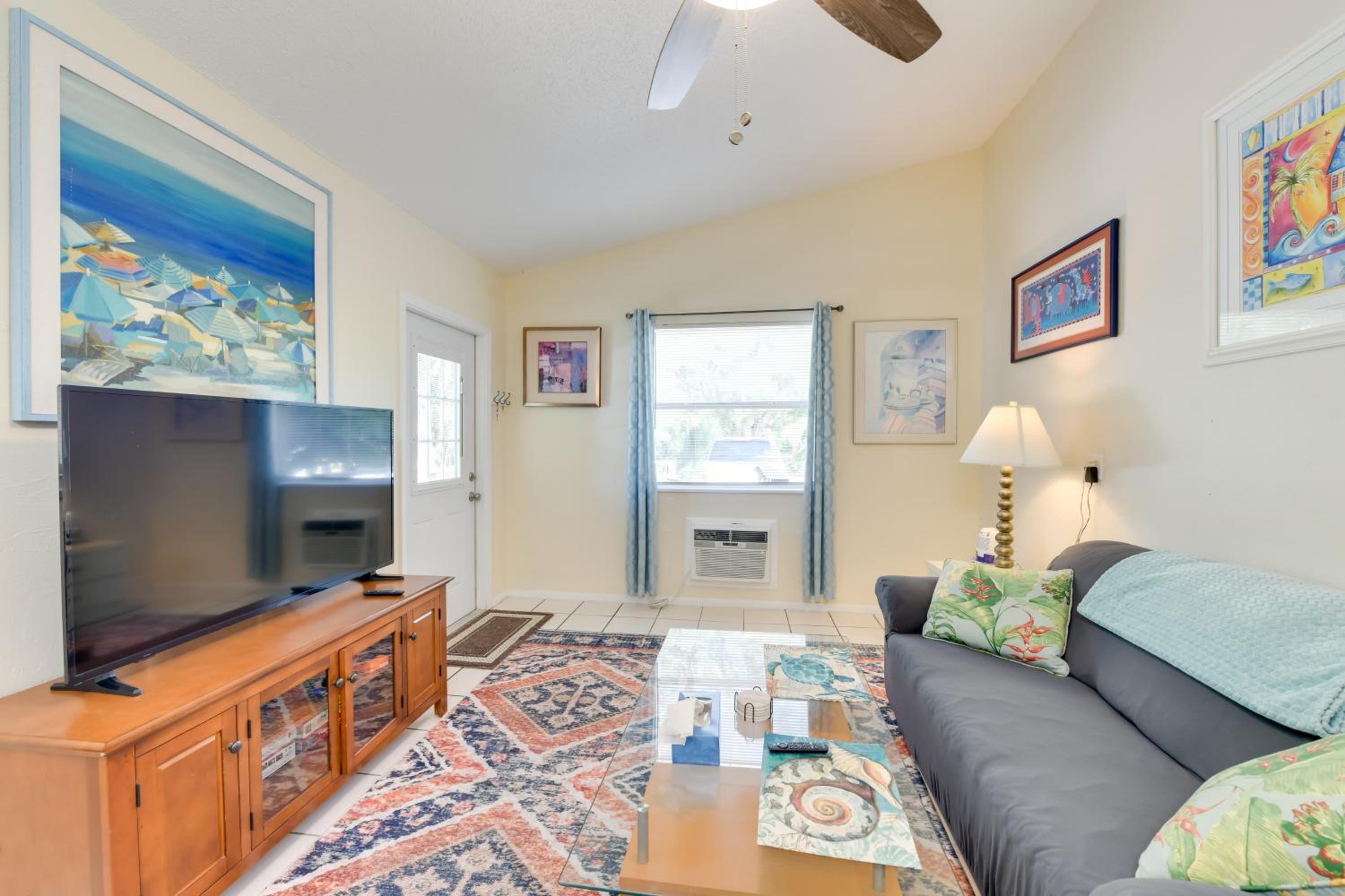 Less Than 1 Mi to Nokomis Beach Tranquil Couples Retreat