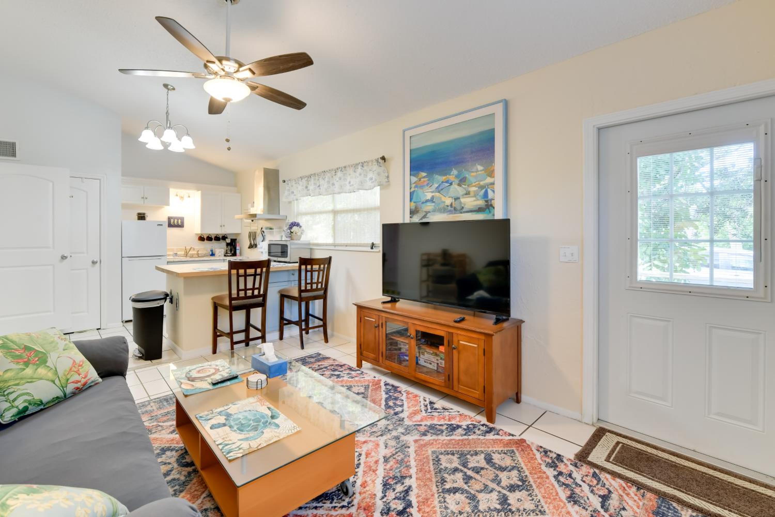 Less Than 1 Mi to Nokomis Beach Tranquil Couples Retreat