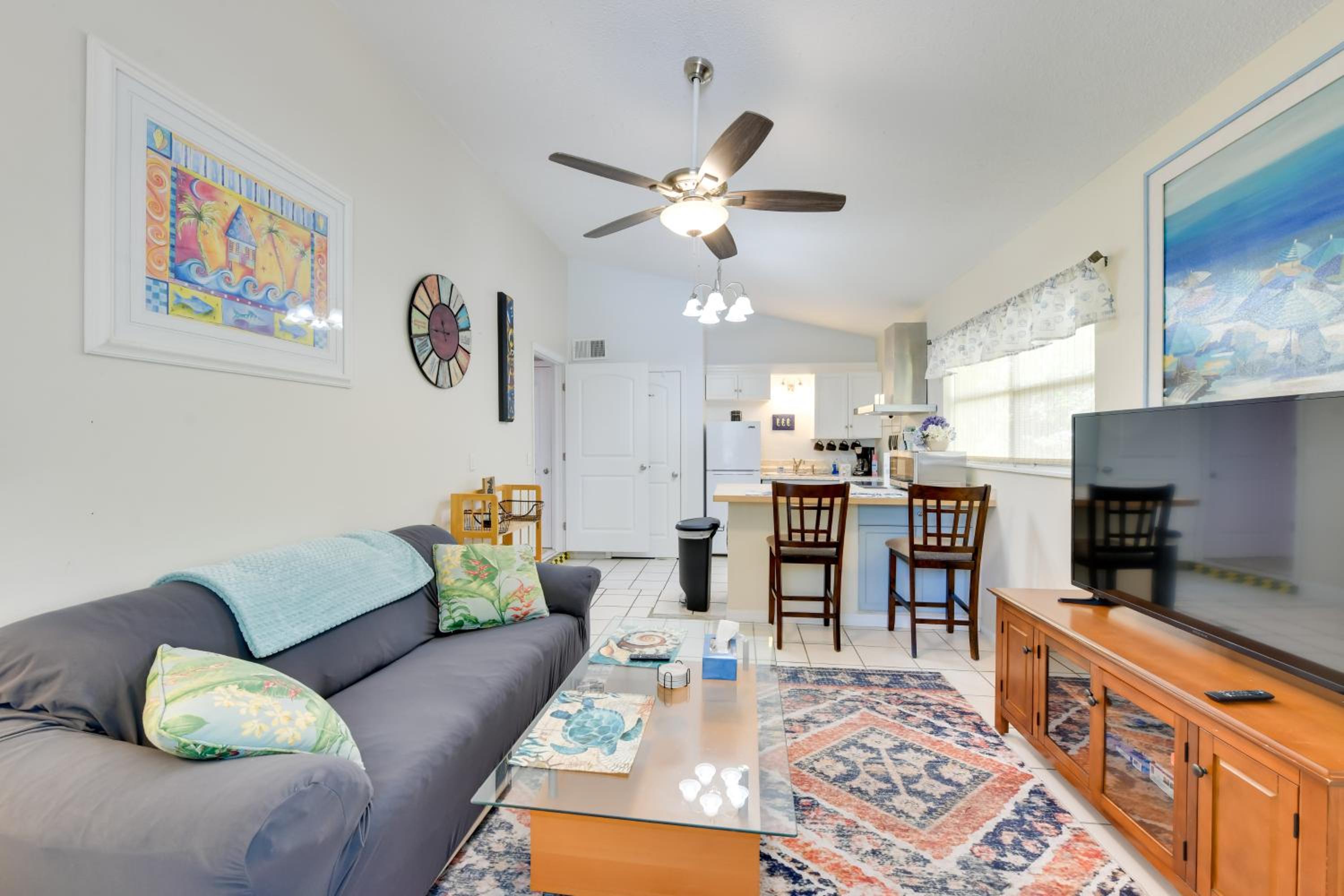 Less Than 1 Mi to Nokomis Beach Tranquil Couples Retreat