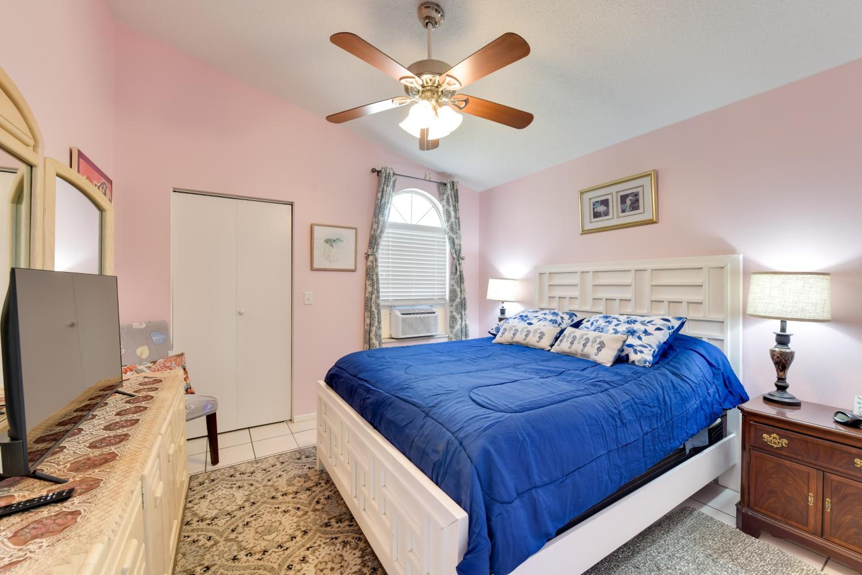 Less Than 1 Mi to Nokomis Beach Tranquil Couples Retreat