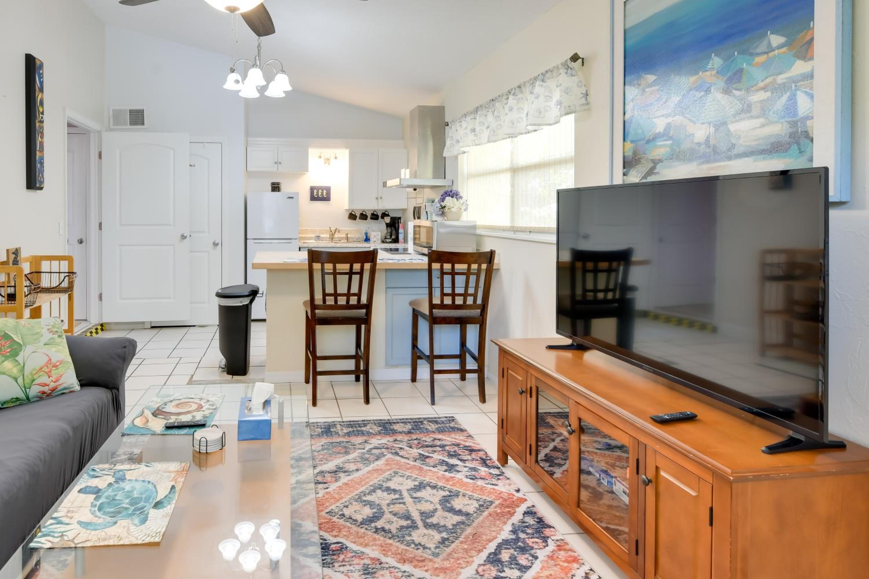 Less Than 1 Mi to Nokomis Beach Tranquil Couples Retreat