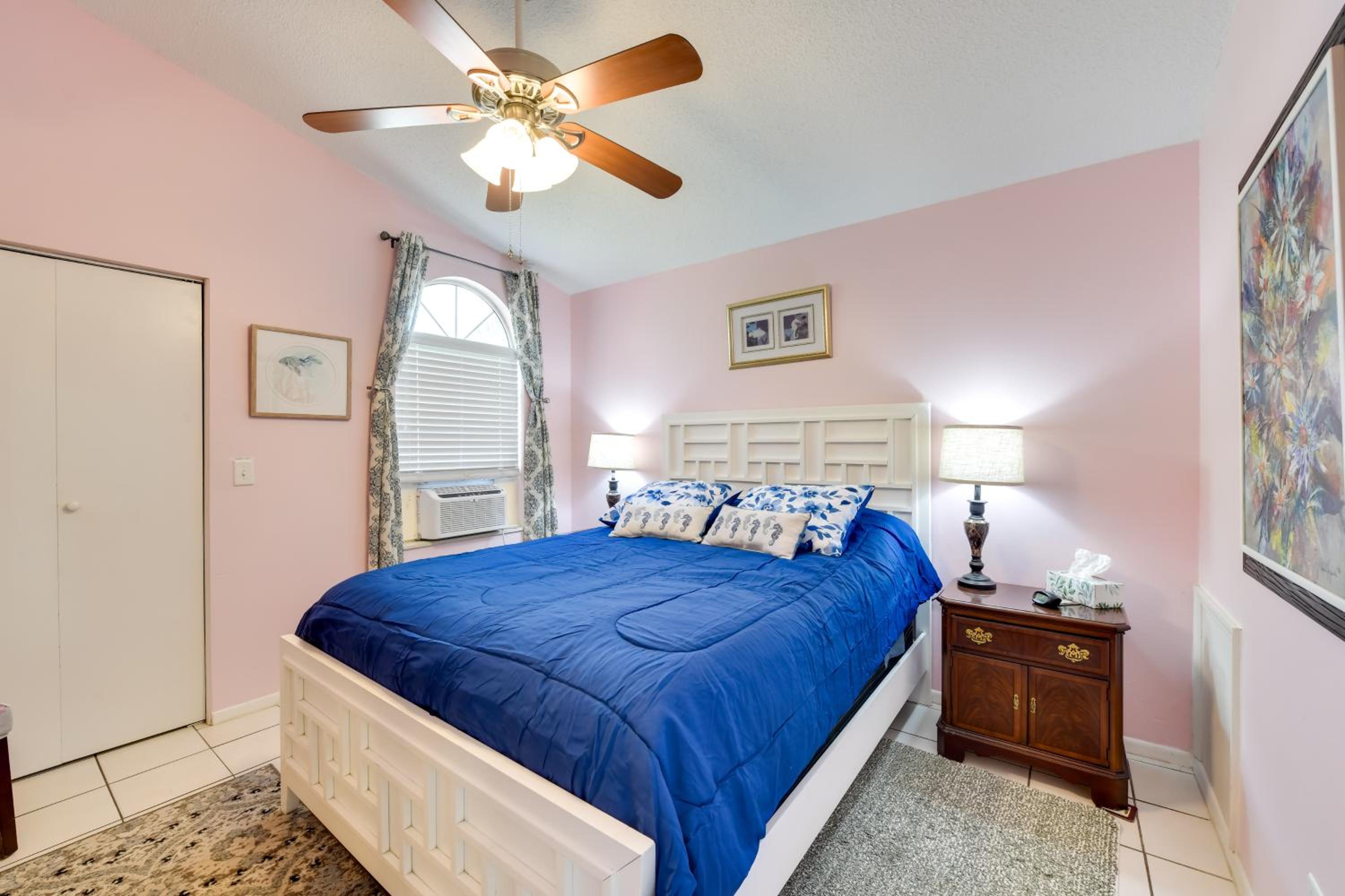 Less Than 1 Mi to Nokomis Beach Tranquil Couples Retreat