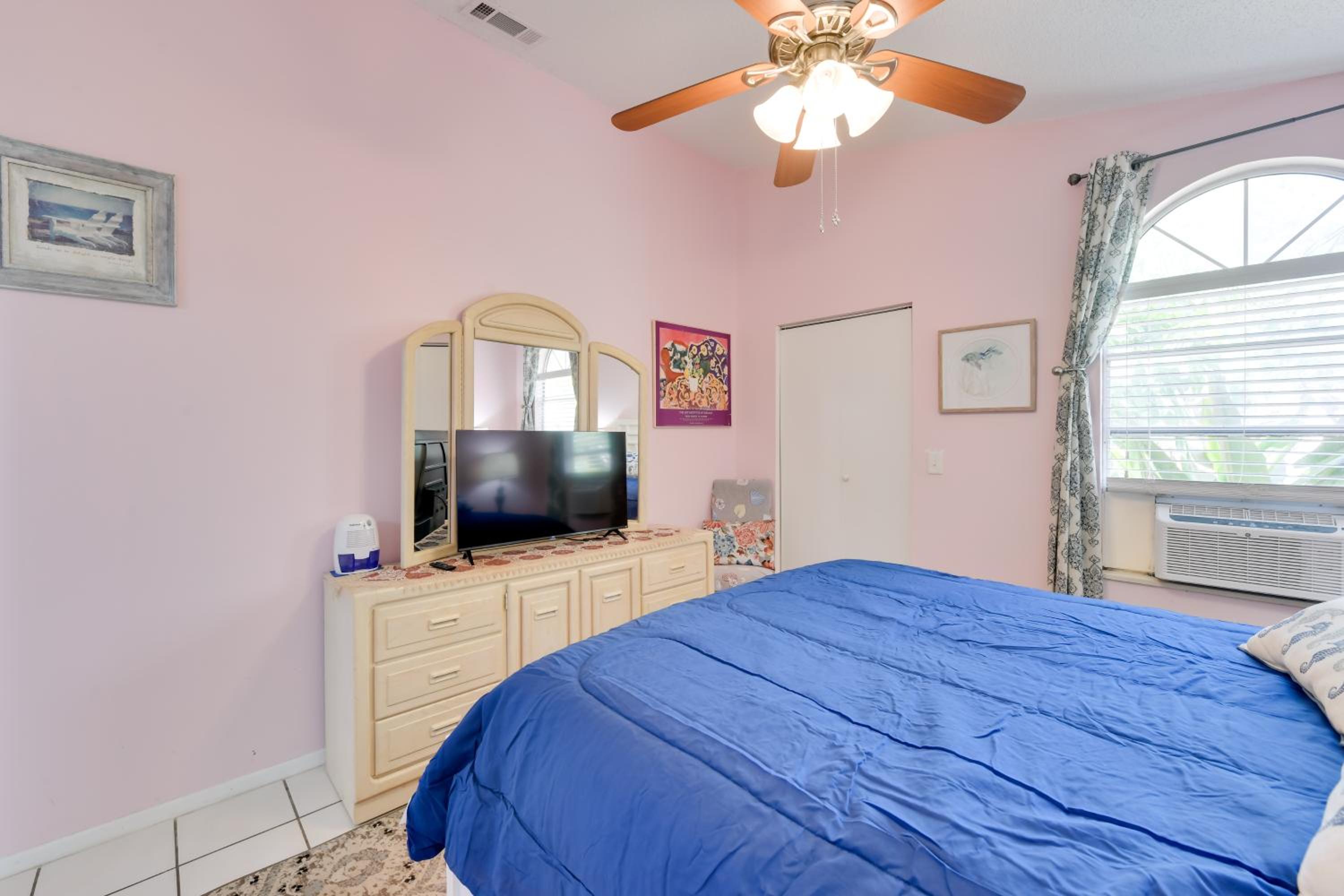 Less Than 1 Mi to Nokomis Beach Tranquil Couples Retreat