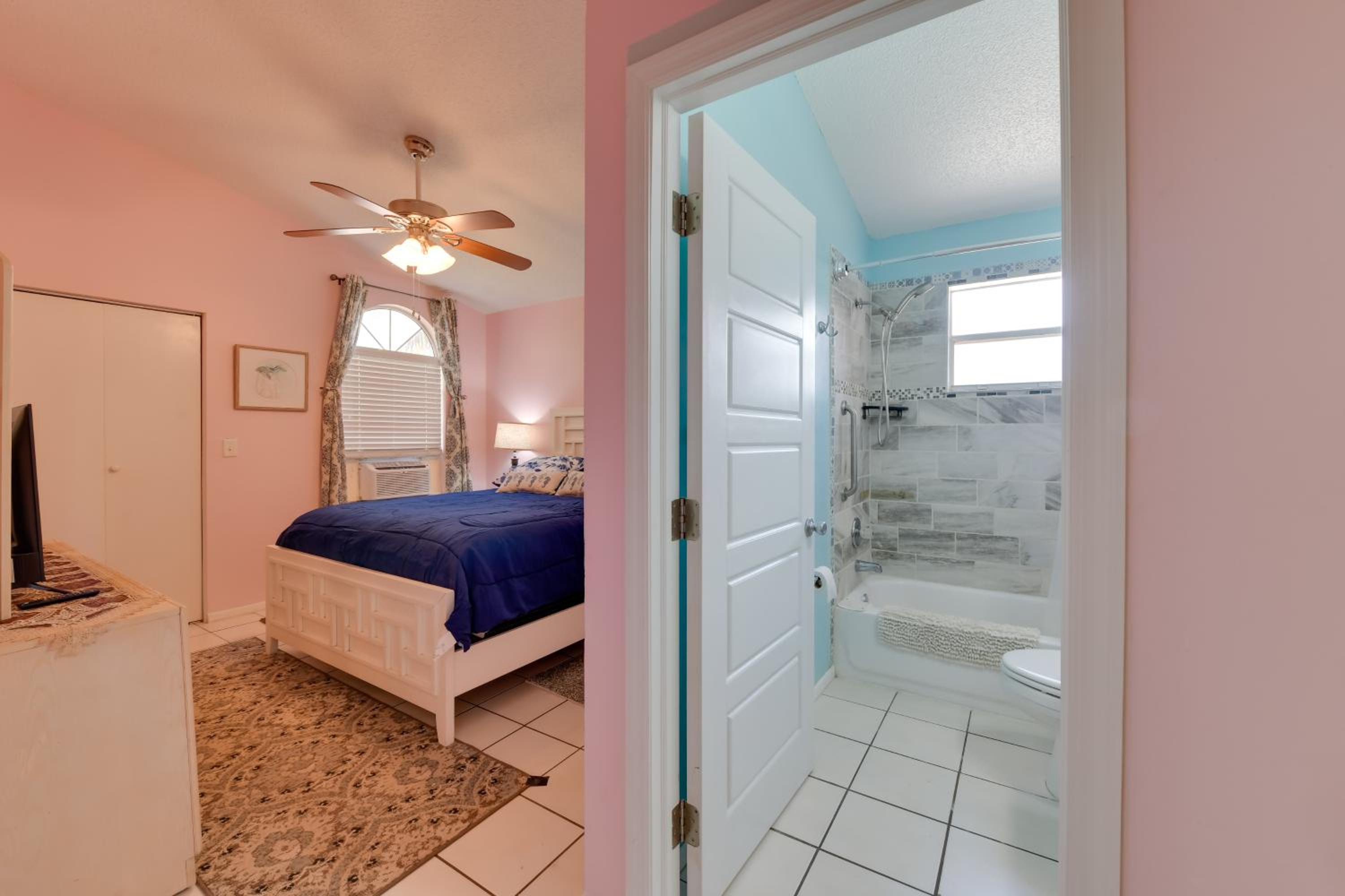 Less Than 1 Mi to Nokomis Beach Tranquil Couples Retreat