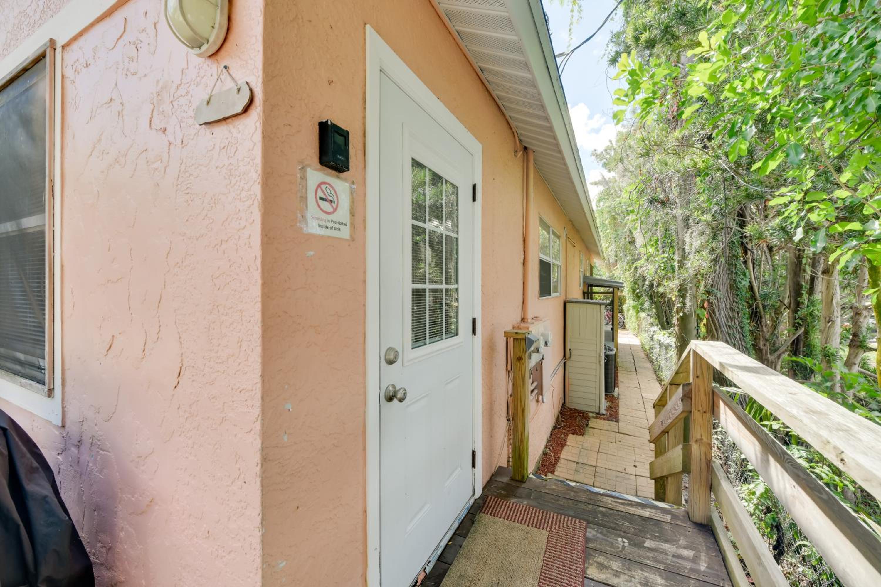 Less Than 1 Mi to Nokomis Beach Tranquil Couples Retreat