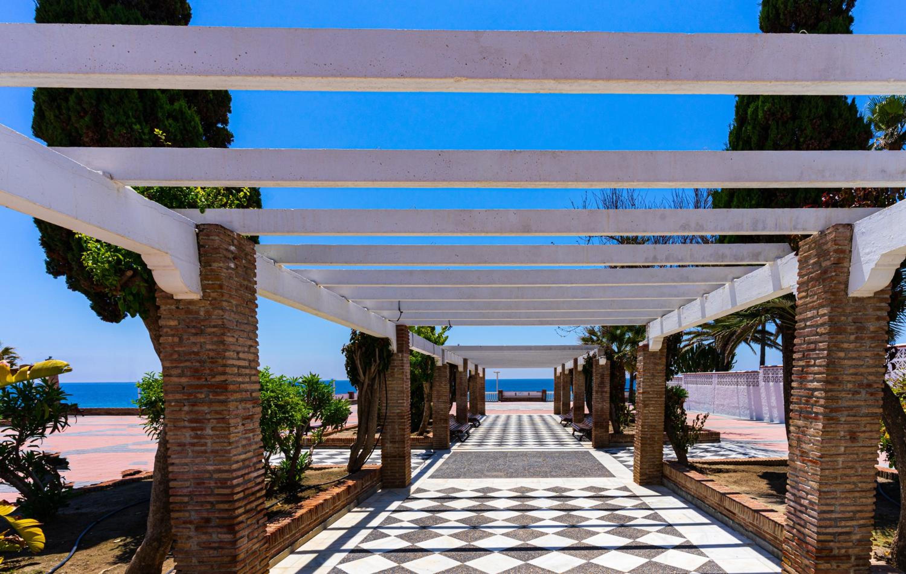 Toboso 1R Beach Living