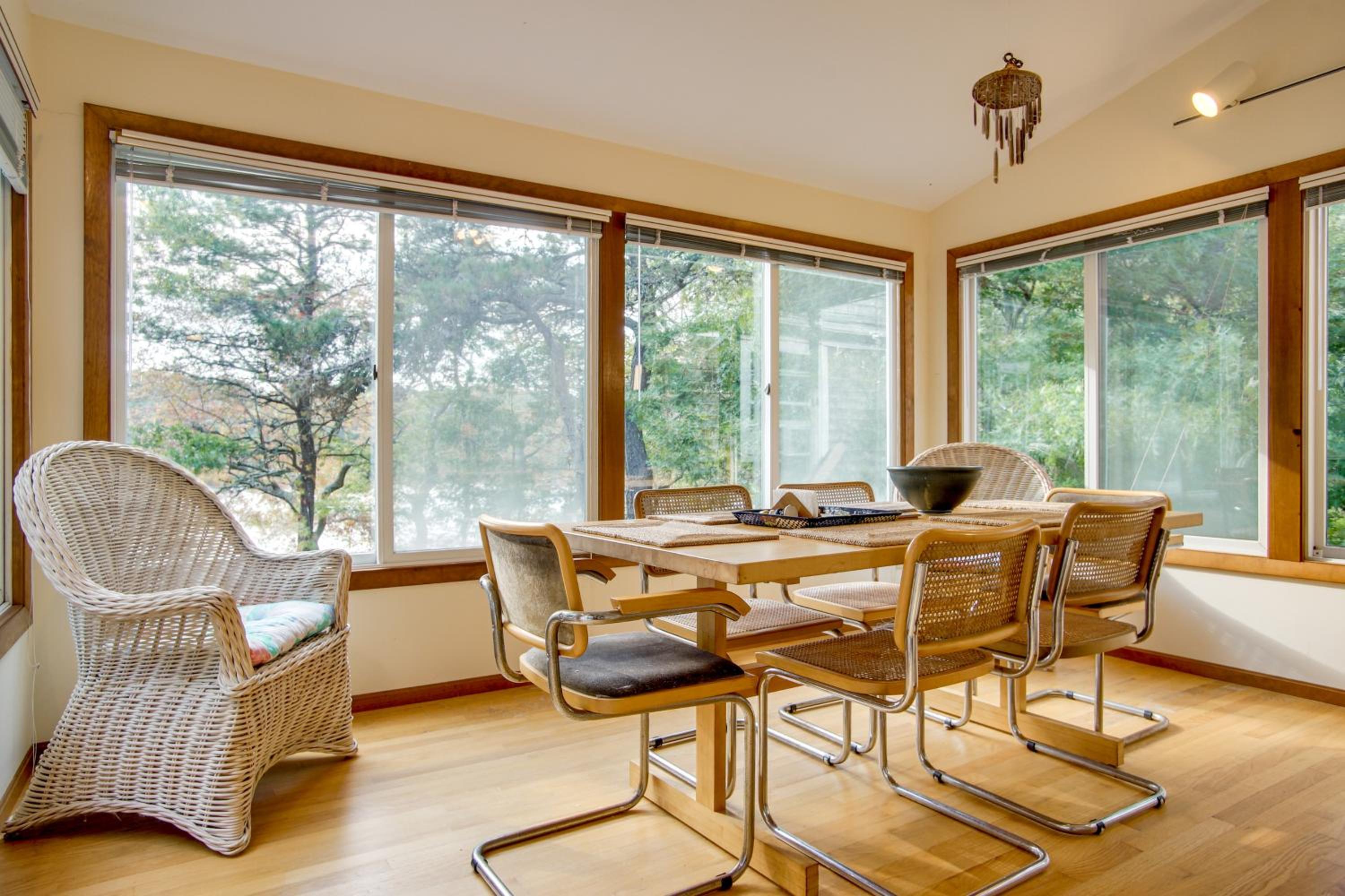 4,200 Sq Ft Mid-Cape Cottage with Furnished Deck!