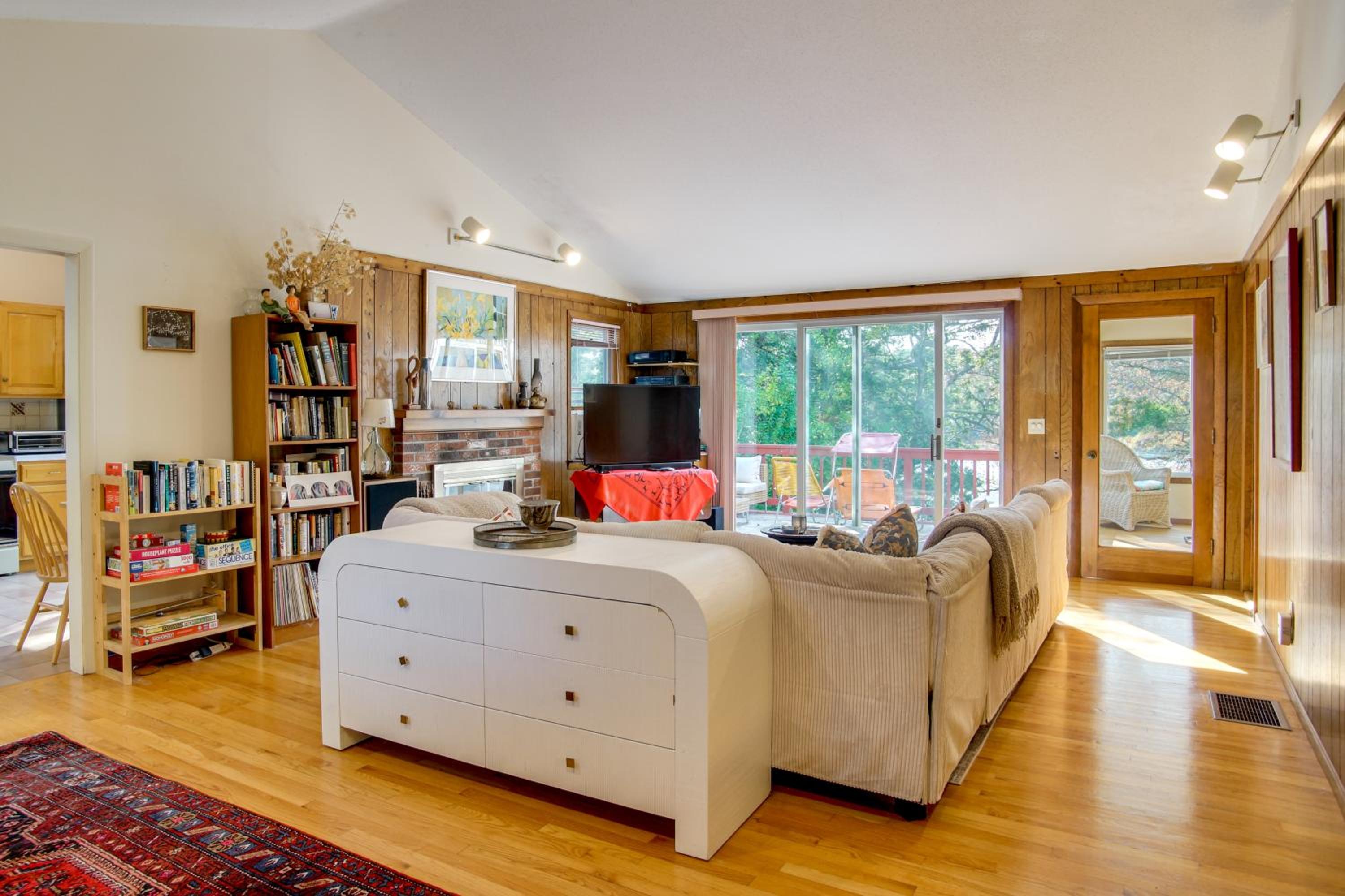 4,200 Sq Ft Mid-Cape Cottage with Furnished Deck!