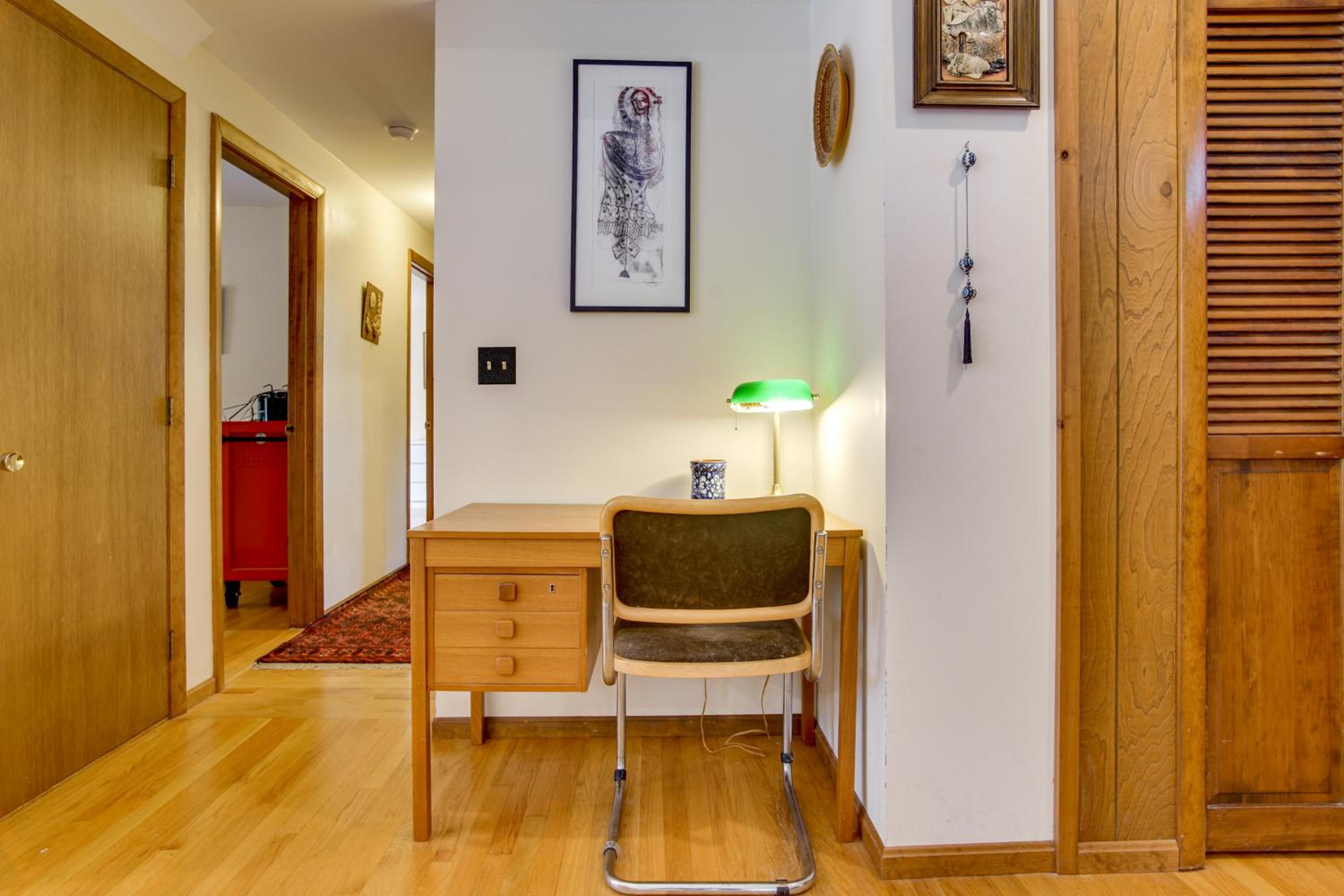 4,200 Sq Ft Mid-Cape Cottage with Furnished Deck!