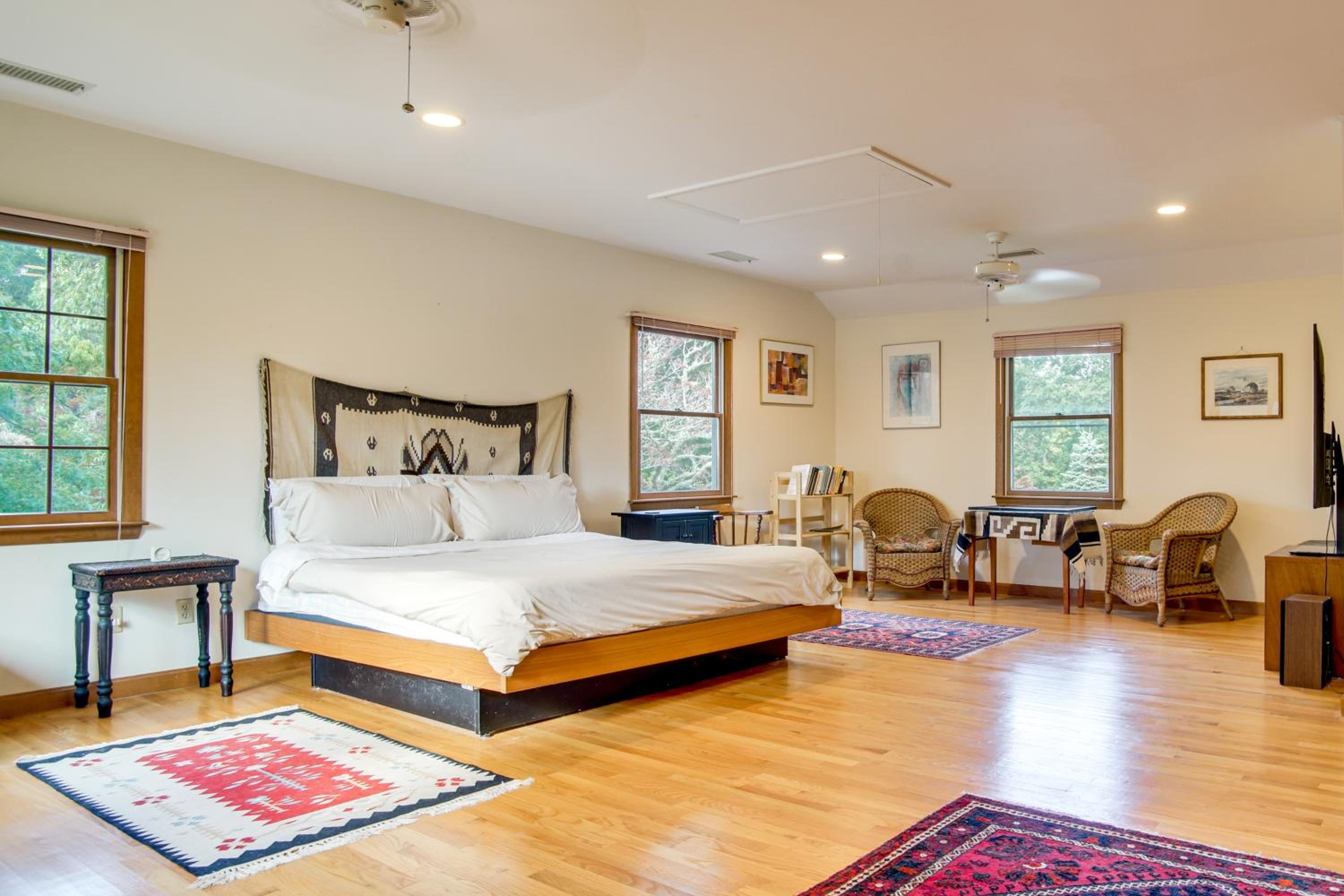 4,200 Sq Ft Mid-Cape Cottage with Furnished Deck!