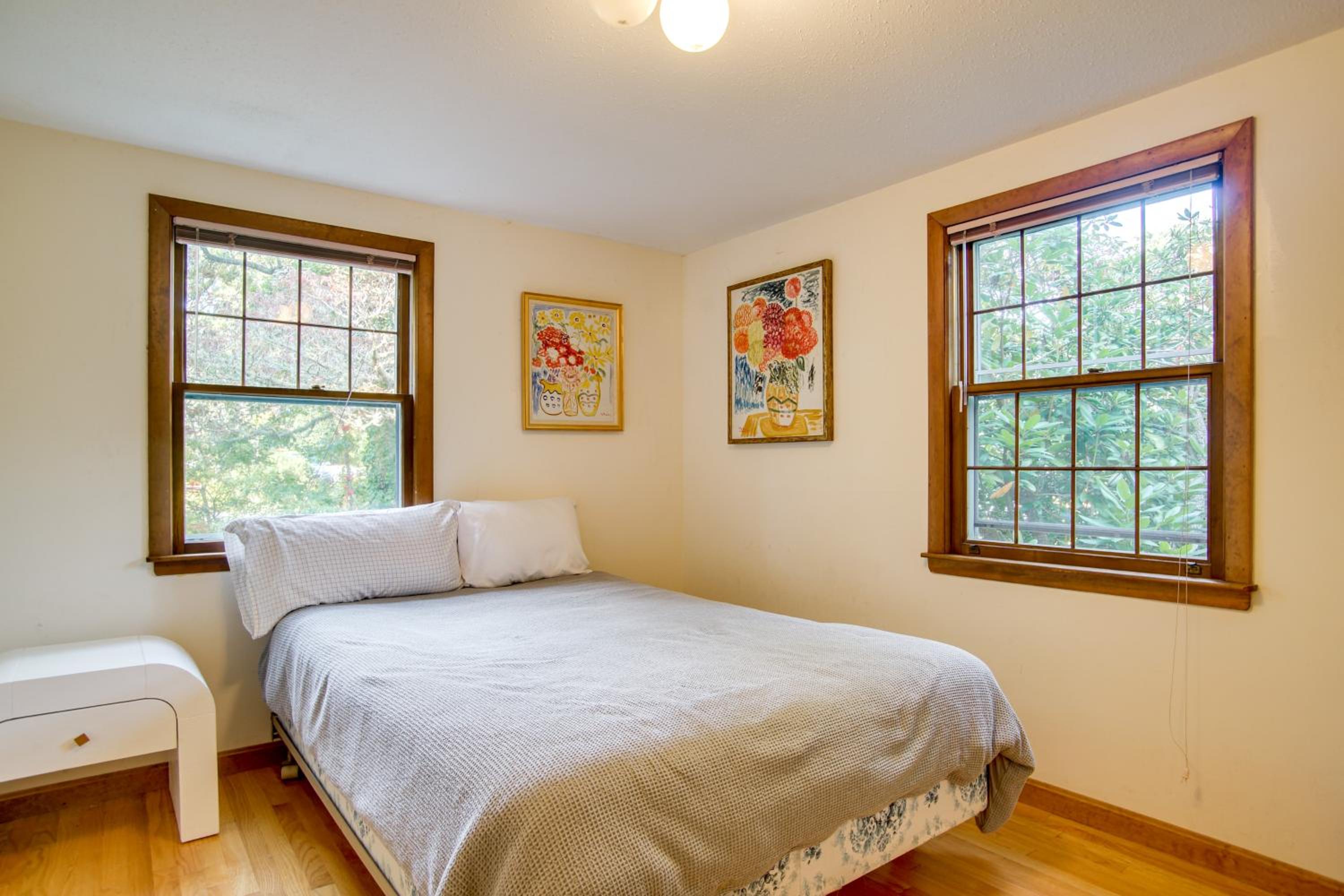 4,200 Sq Ft Mid-Cape Cottage with Furnished Deck!