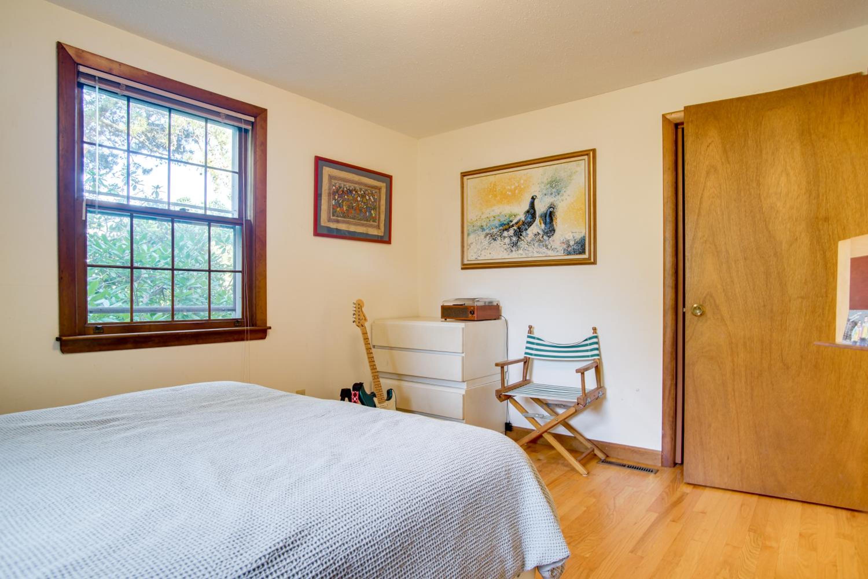 4,200 Sq Ft Mid-Cape Cottage with Furnished Deck!