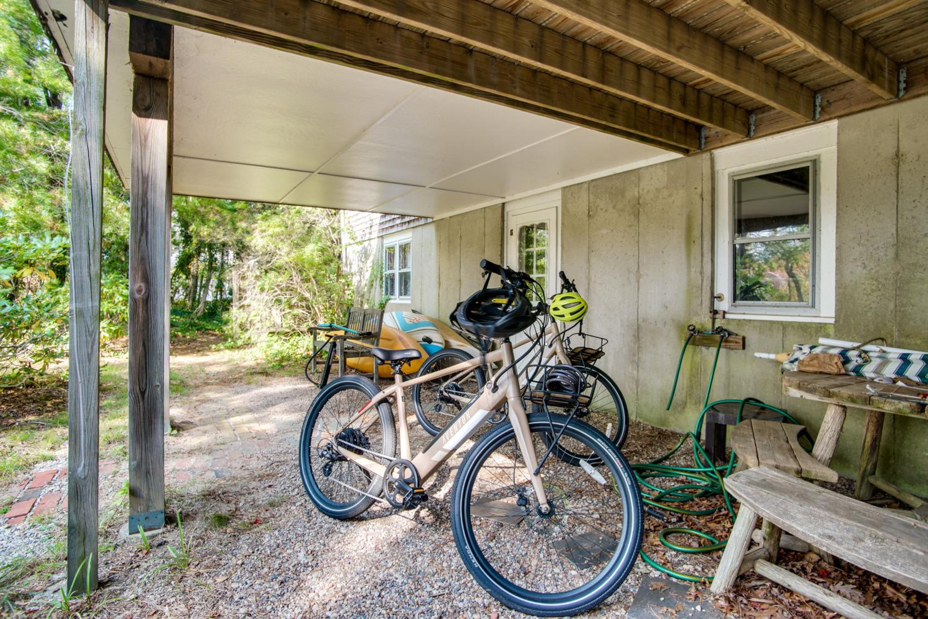 4,200 Sq Ft Mid-Cape Cottage with Furnished Deck!
