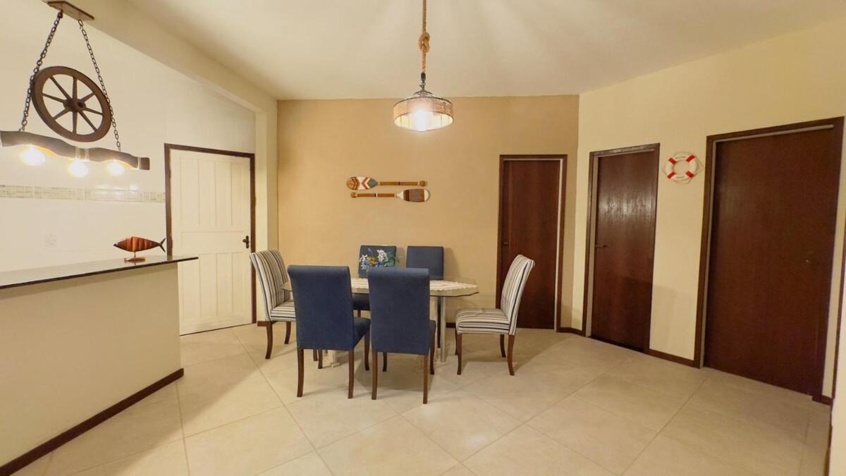 Casa Amarela - 200m da praia, 3-4, Garagem e Wi-Fi