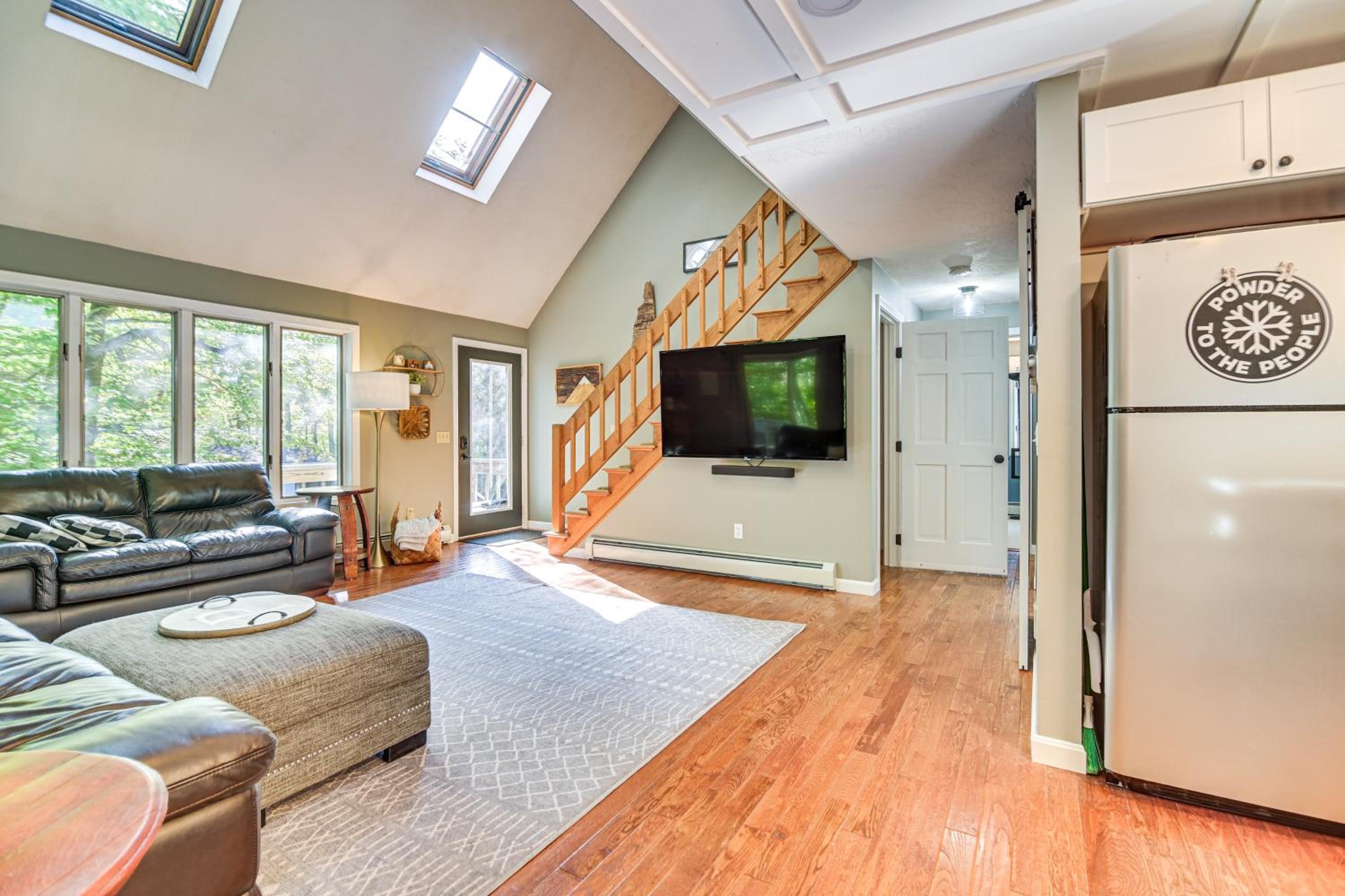 Hike, Leaf-Peep, Ski Hideaway with Private Hot Tub!