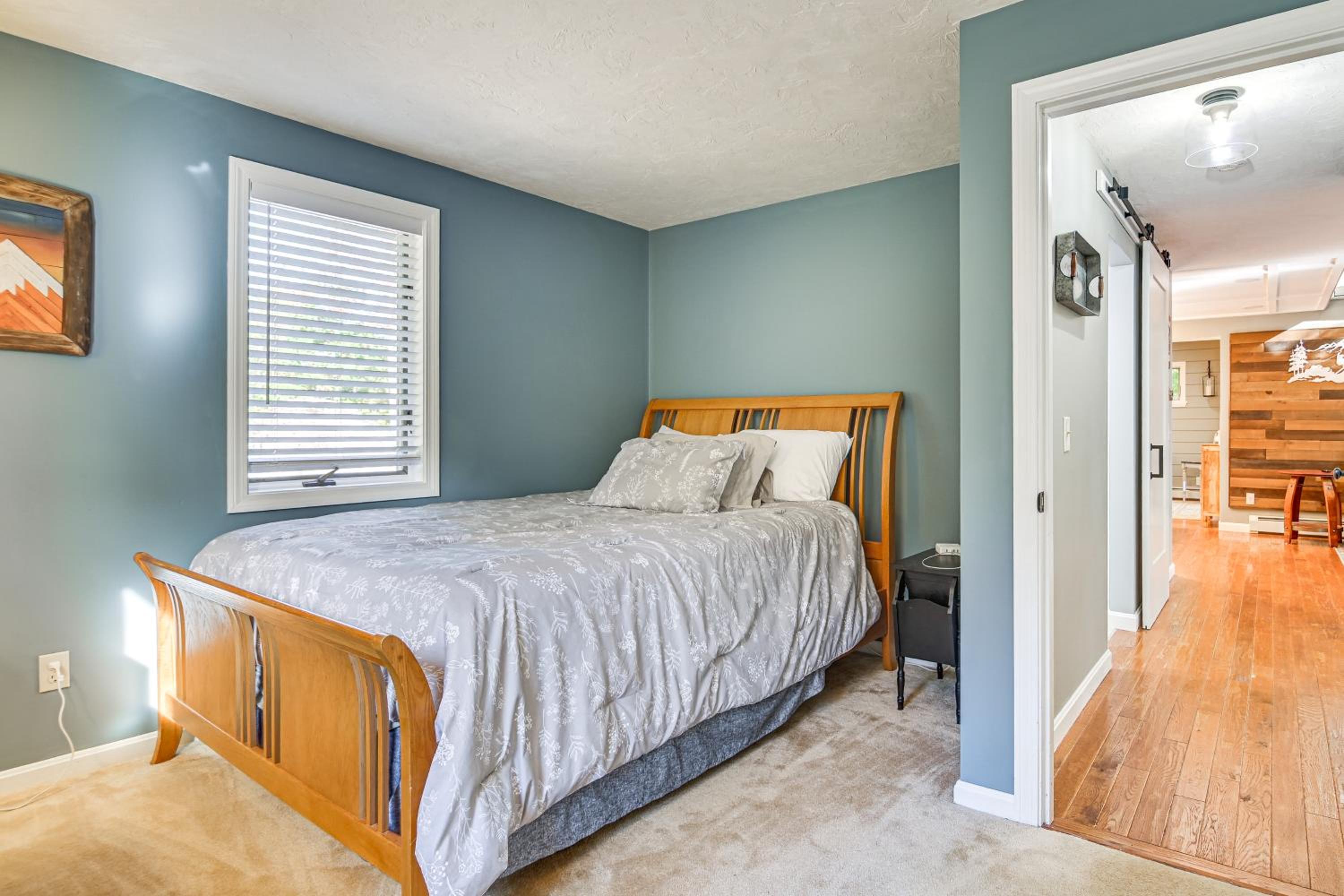 Hike, Leaf-Peep, Ski Hideaway with Private Hot Tub!