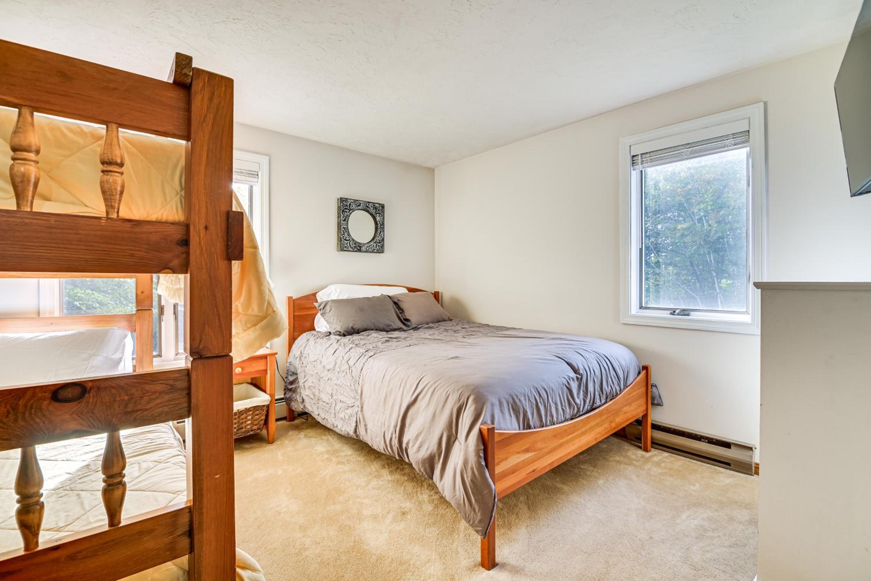 Hike, Leaf-Peep, Ski Hideaway with Private Hot Tub!
