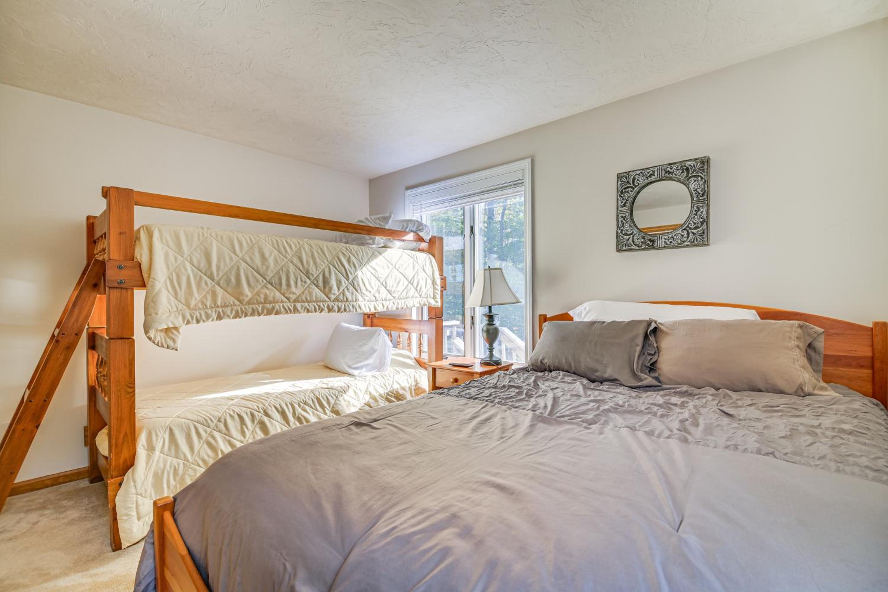 Hike, Leaf-Peep, Ski Hideaway with Private Hot Tub!