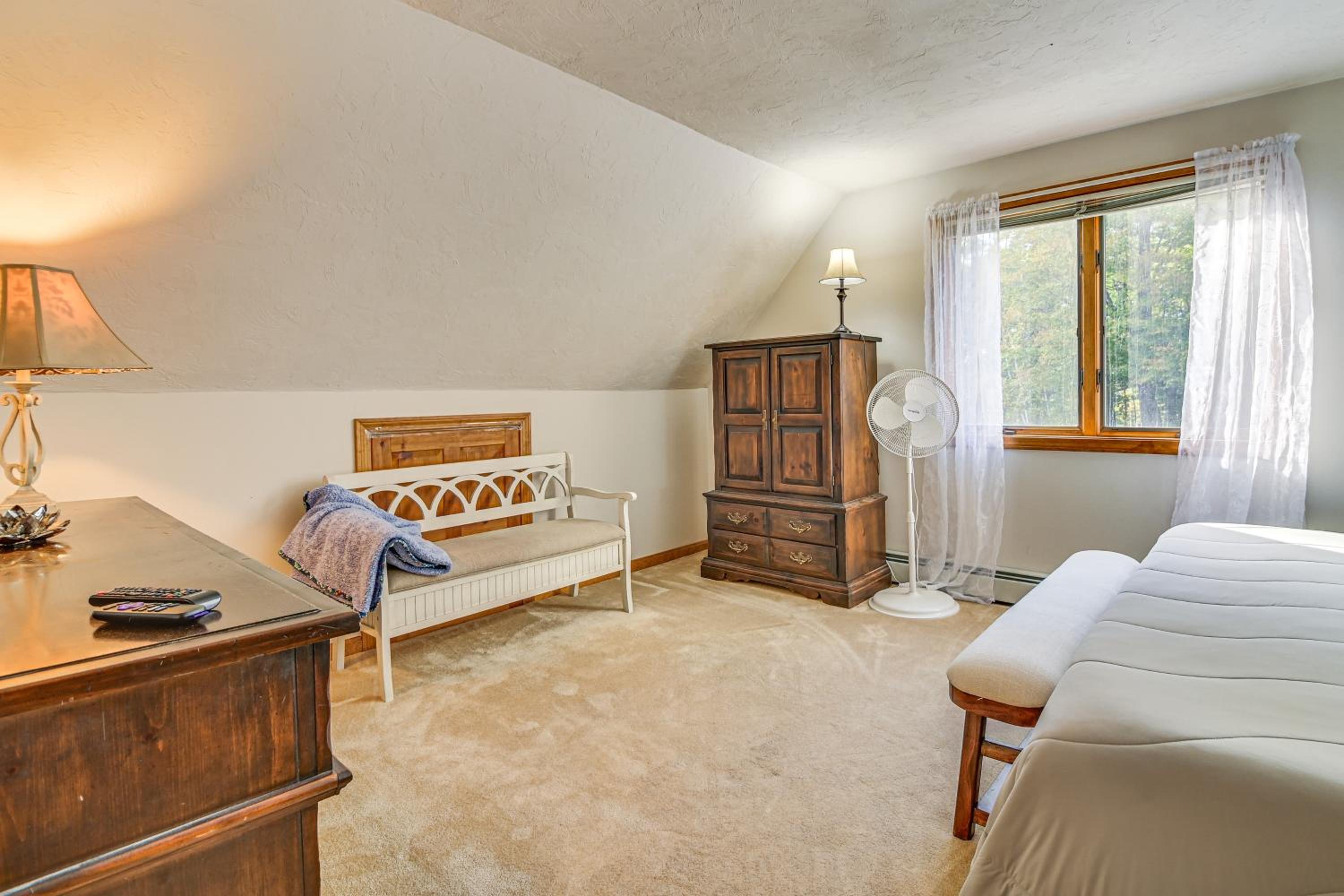 Hike, Leaf-Peep, Ski Hideaway with Private Hot Tub!