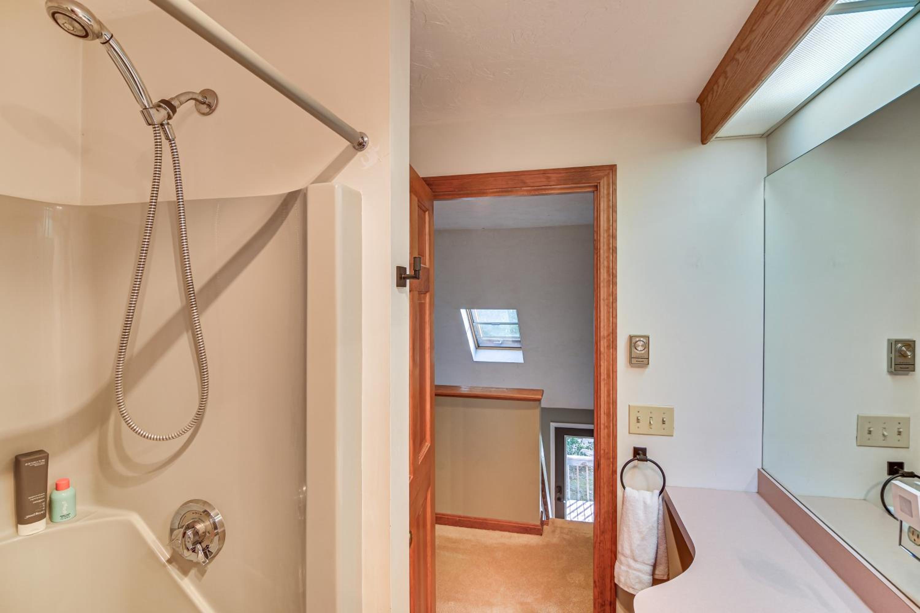 Hike, Leaf-Peep, Ski Hideaway with Private Hot Tub!