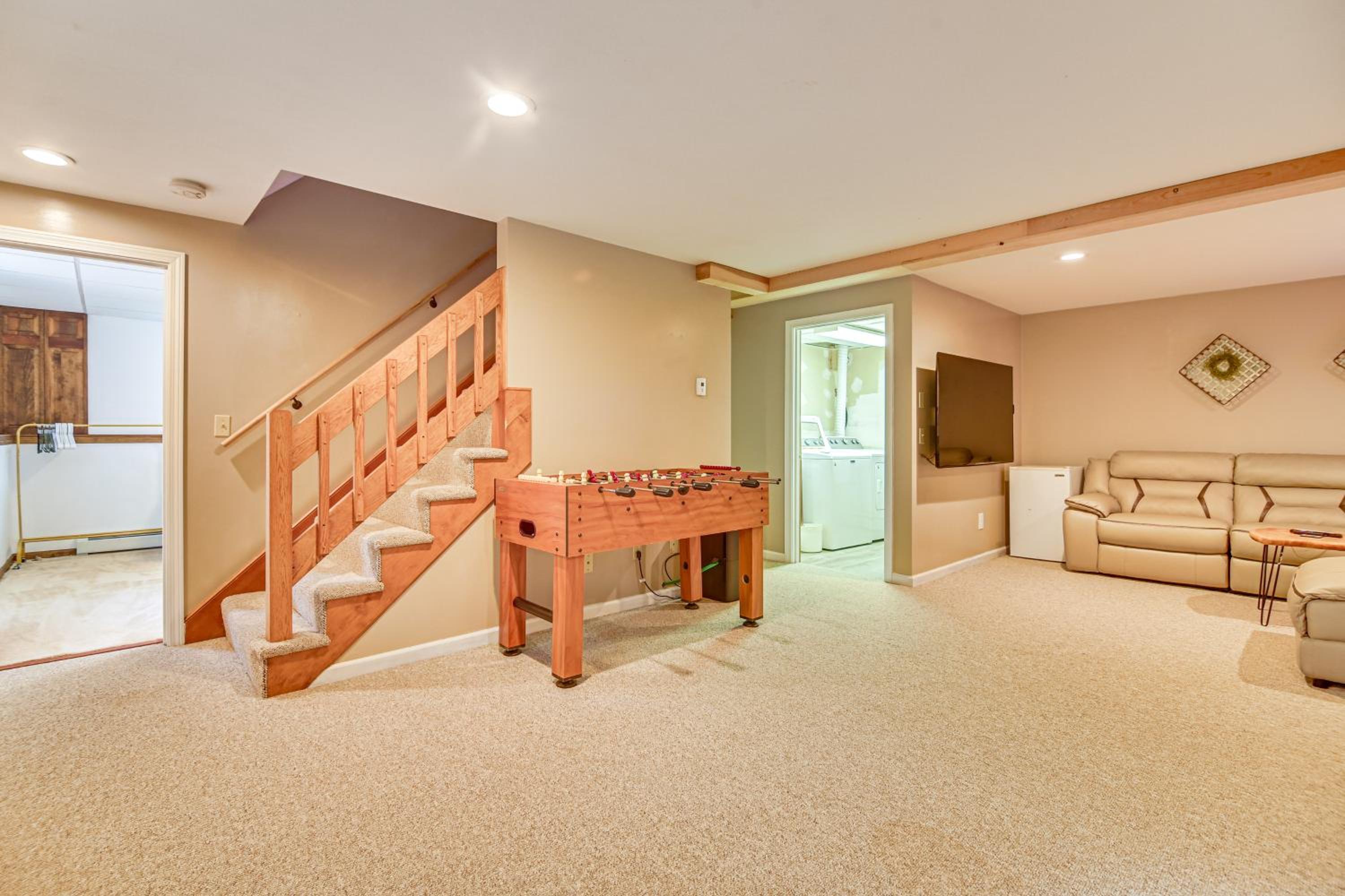 Hike, Leaf-Peep, Ski Hideaway with Private Hot Tub!