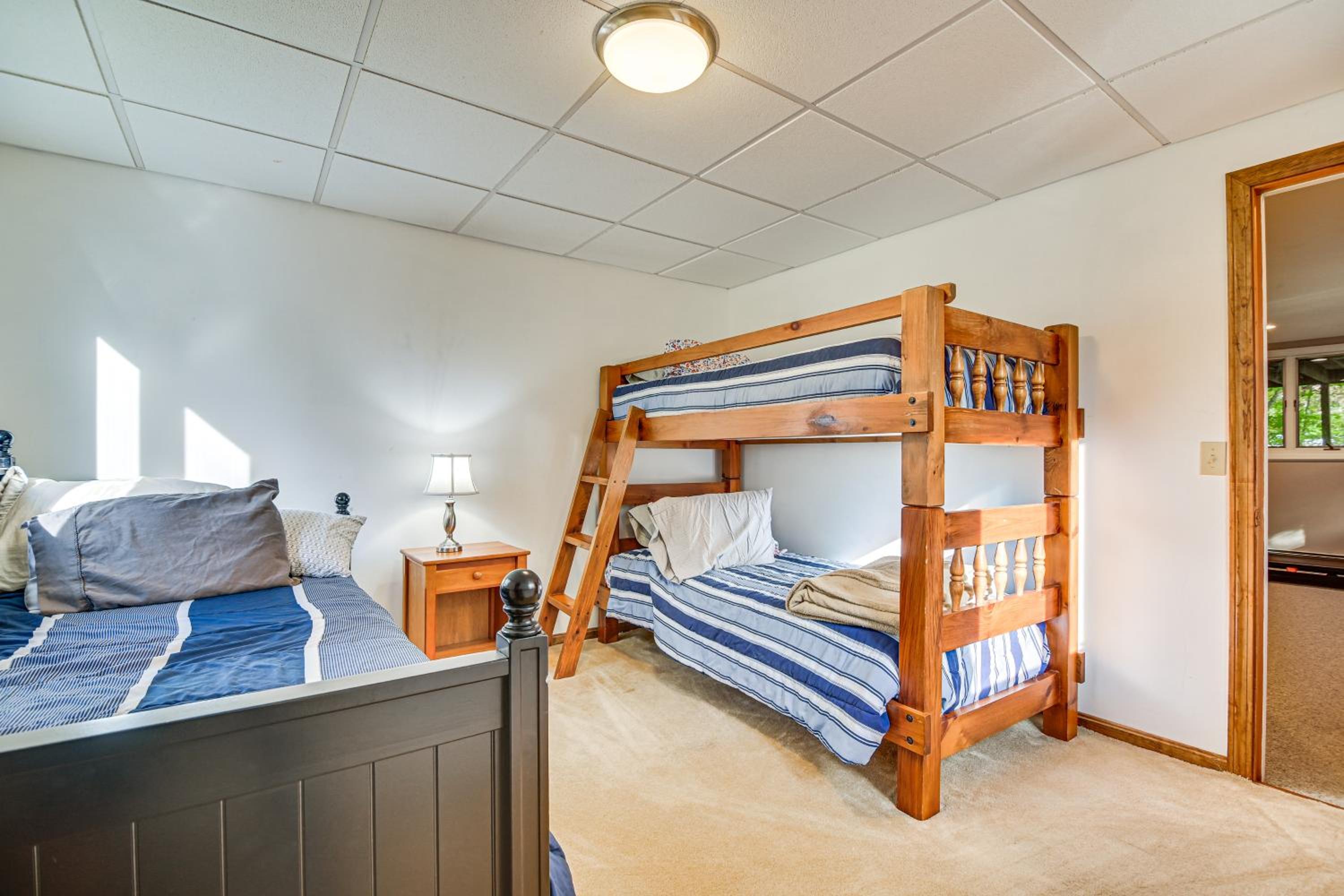 Hike, Leaf-Peep, Ski Hideaway with Private Hot Tub!
