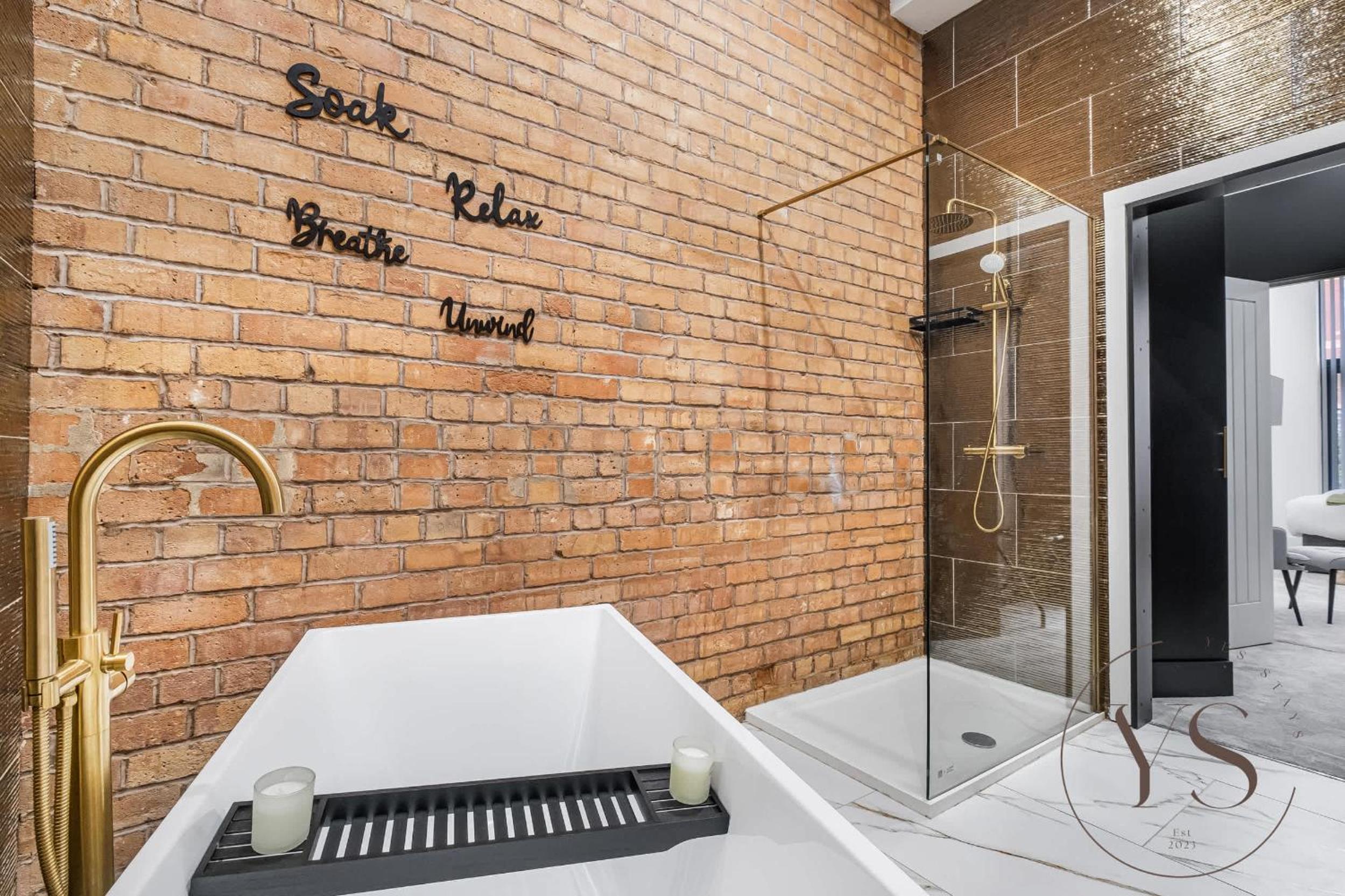 Birmingham 5BR Cosy Apartment - Wi-Fi, Games, Play Station
