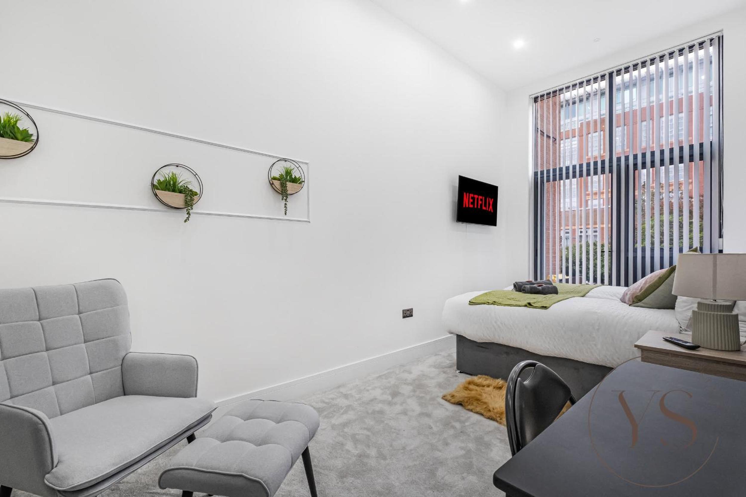 Birmingham 5BR Cosy Apartment - Wi-Fi, Games, Play Station