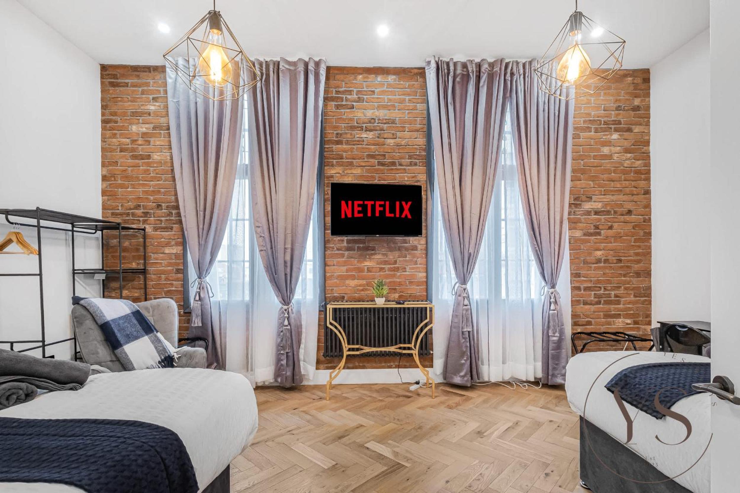 Birmingham 5BR Cosy Apartment - Wi-Fi, Games, Play Station