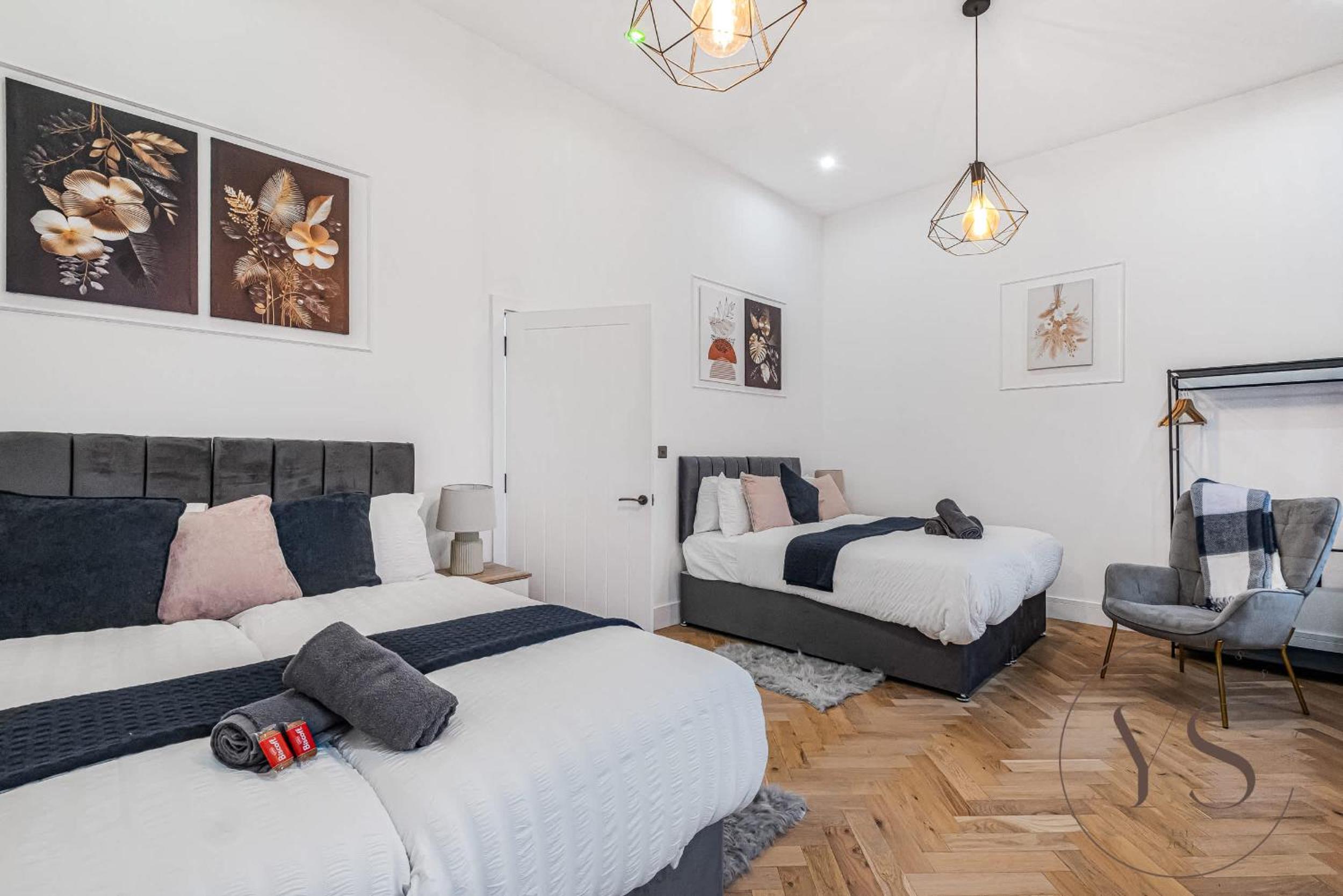 Birmingham 5BR Cosy Apartment - Wi-Fi, Games, Play Station