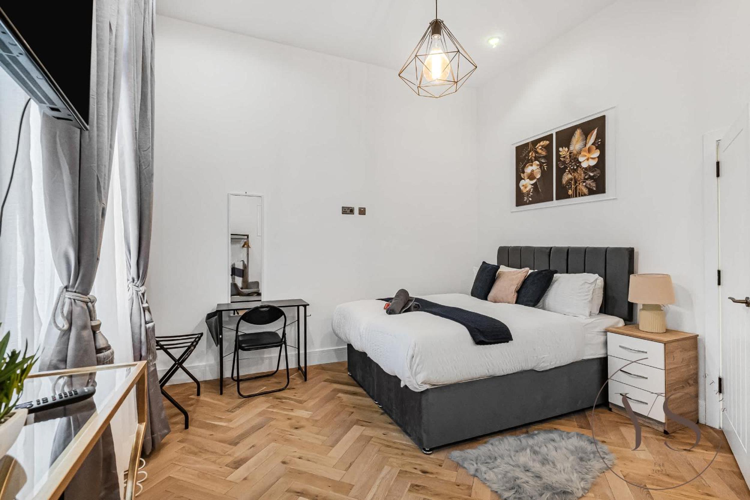 Birmingham 5BR Cosy Apartment - Wi-Fi, Games, Play Station
