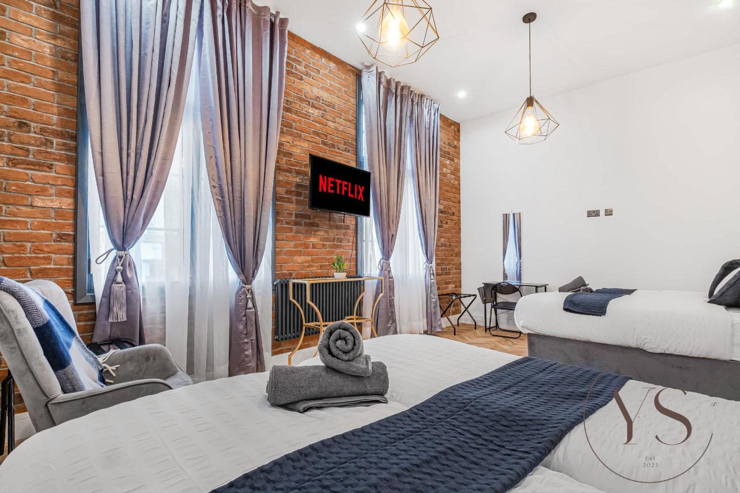 Birmingham 5BR Cosy Apartment - Wi-Fi, Games, Play Station