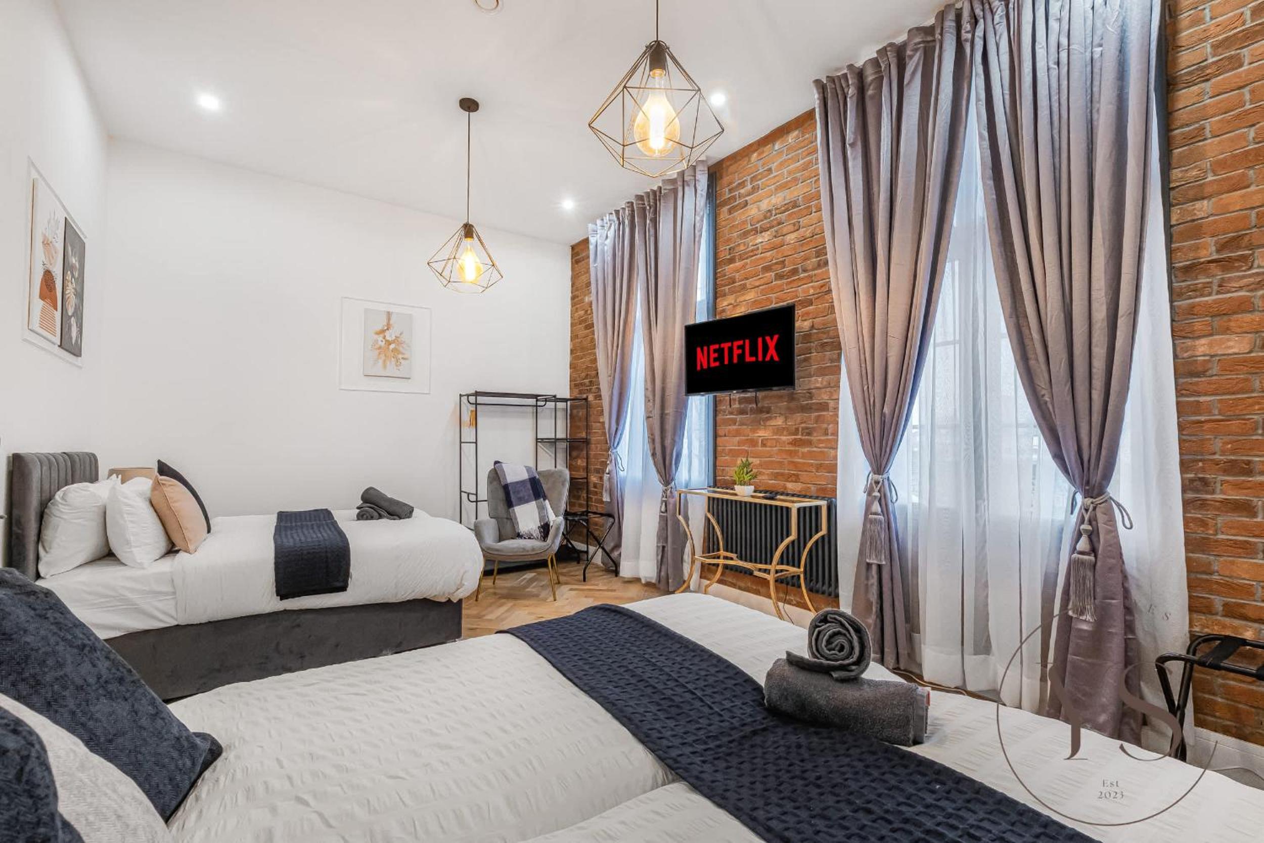 Birmingham 5BR Cosy Apartment - Wi-Fi, Games, Play Station