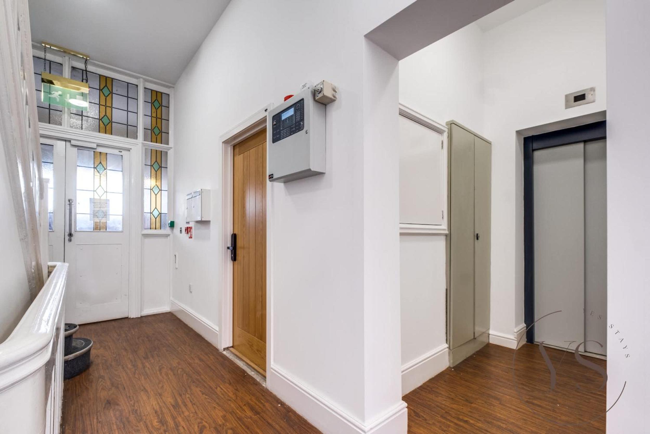 Birmingham 5BR Cosy Apartment - Wi-Fi, Games, Play Station