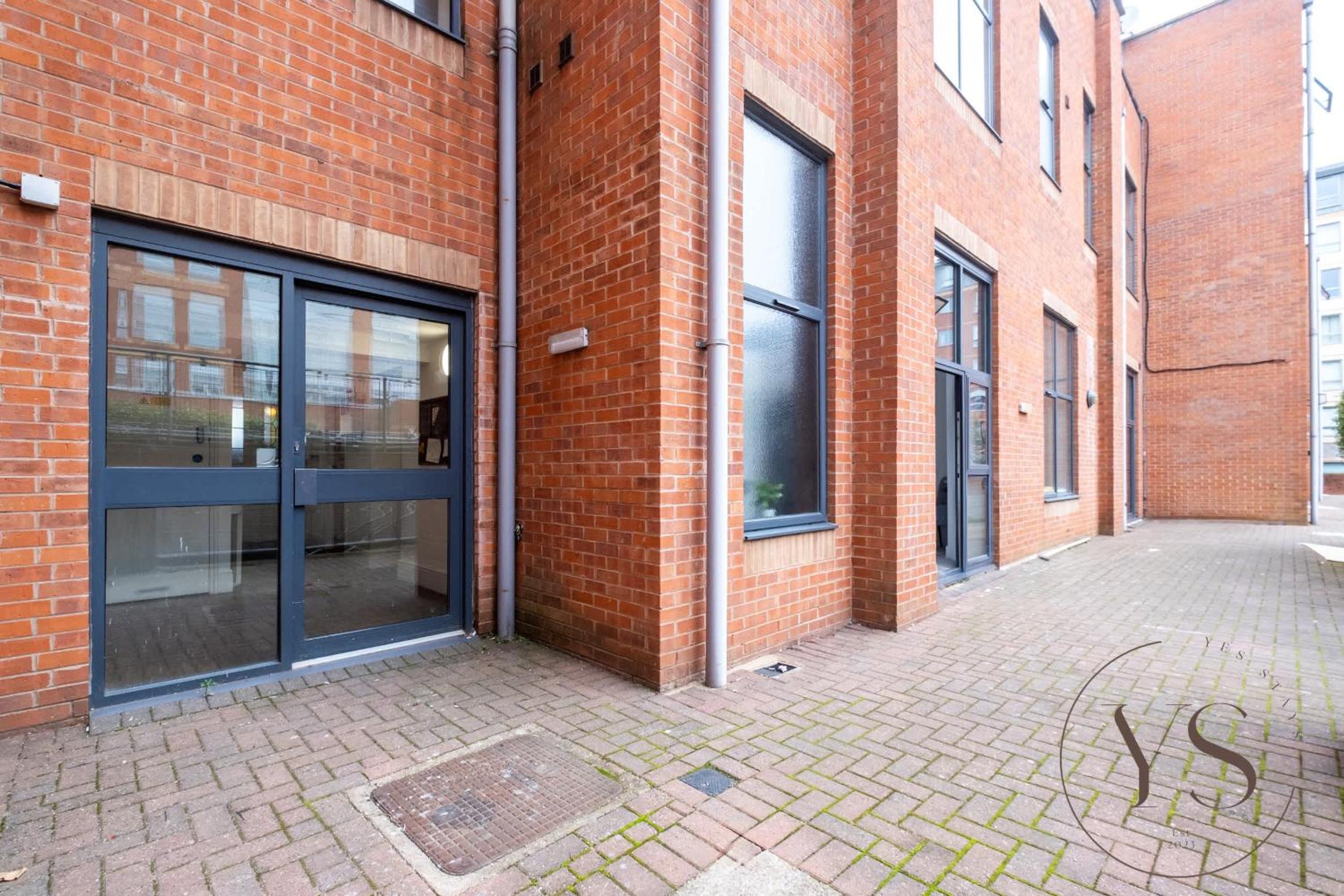 Birmingham 5BR Cosy Apartment - Wi-Fi, Games, Play Station