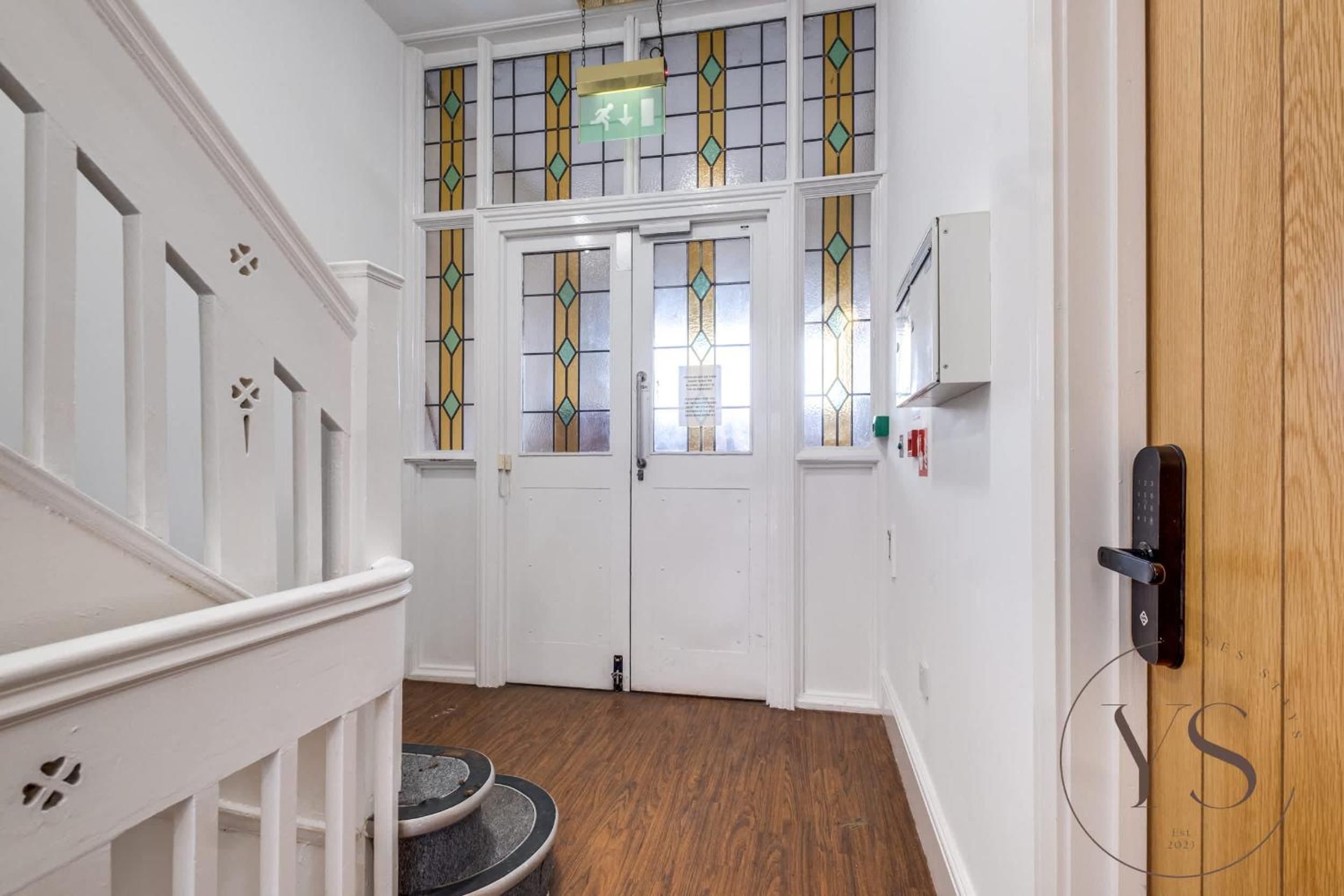 Birmingham 5BR Cosy Apartment - Wi-Fi, Games, Play Station