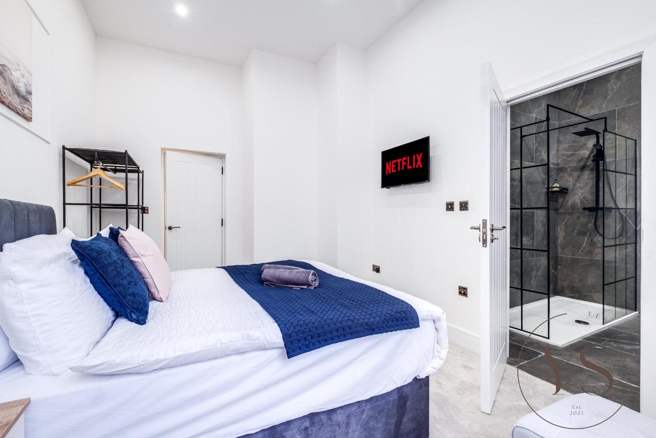 Birmingham 5BR Cosy Apartment - Wi-Fi, Games, Play Station