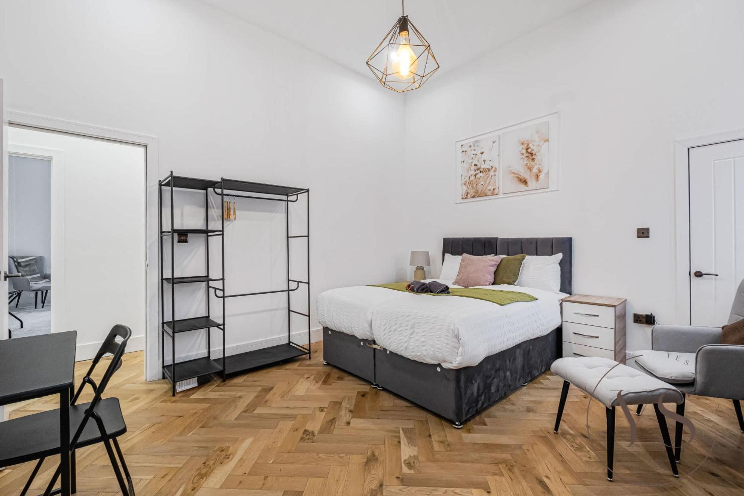 Birmingham 5BR Cosy Apartment - Wi-Fi, Games, Play Station