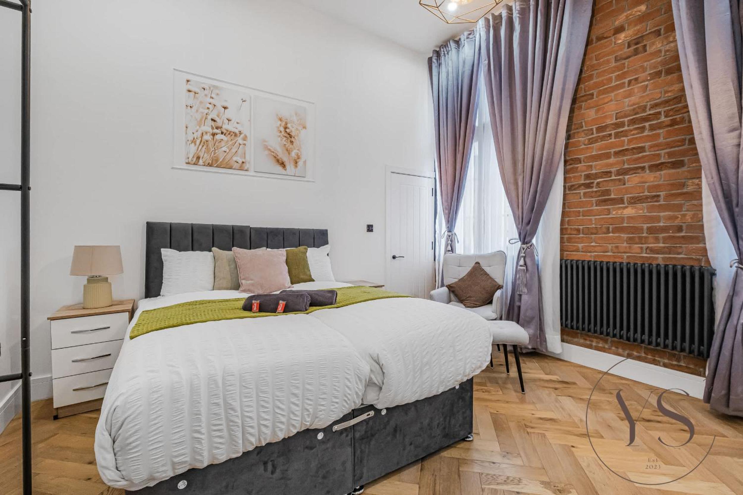 Birmingham 5BR Cosy Apartment - Wi-Fi, Games, Play Station