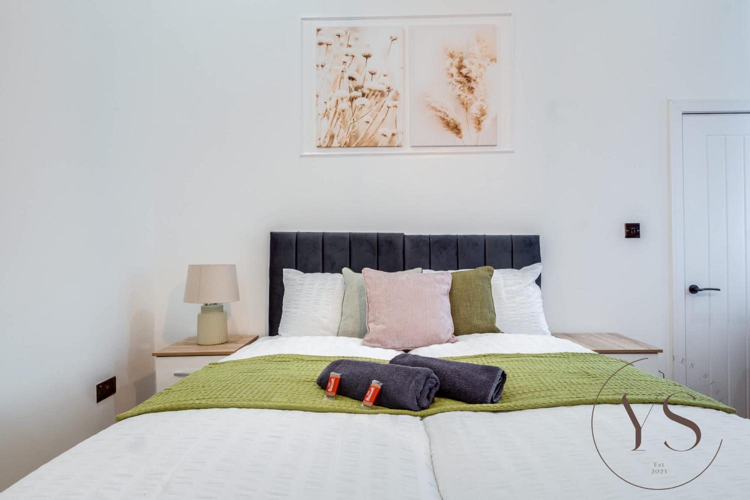 Birmingham 5BR Cosy Apartment - Wi-Fi, Games, Play Station