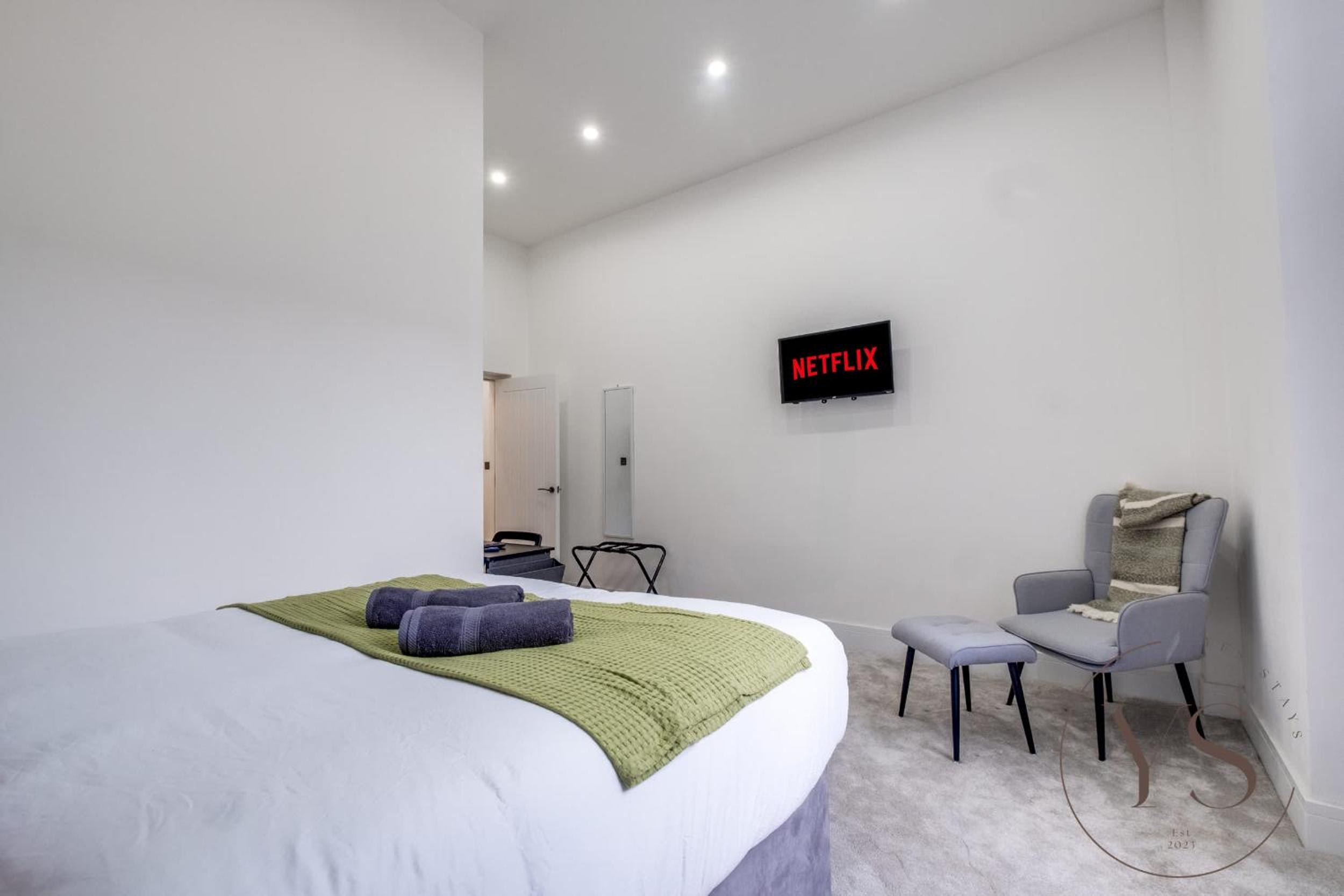 Birmingham 5BR Cosy Apartment - Wi-Fi, Games, Play Station