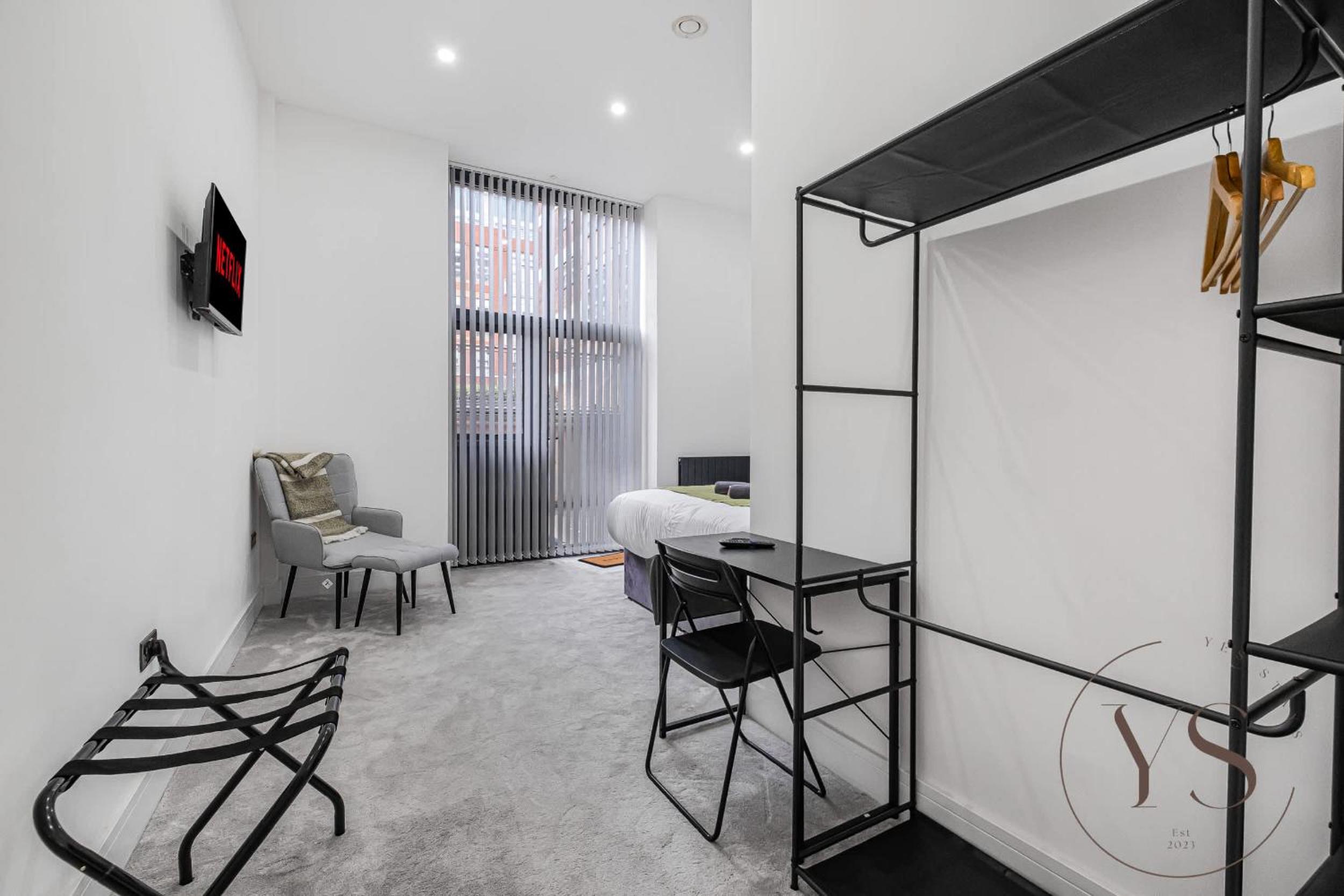 Birmingham 5BR Cosy Apartment - Wi-Fi, Games, Play Station