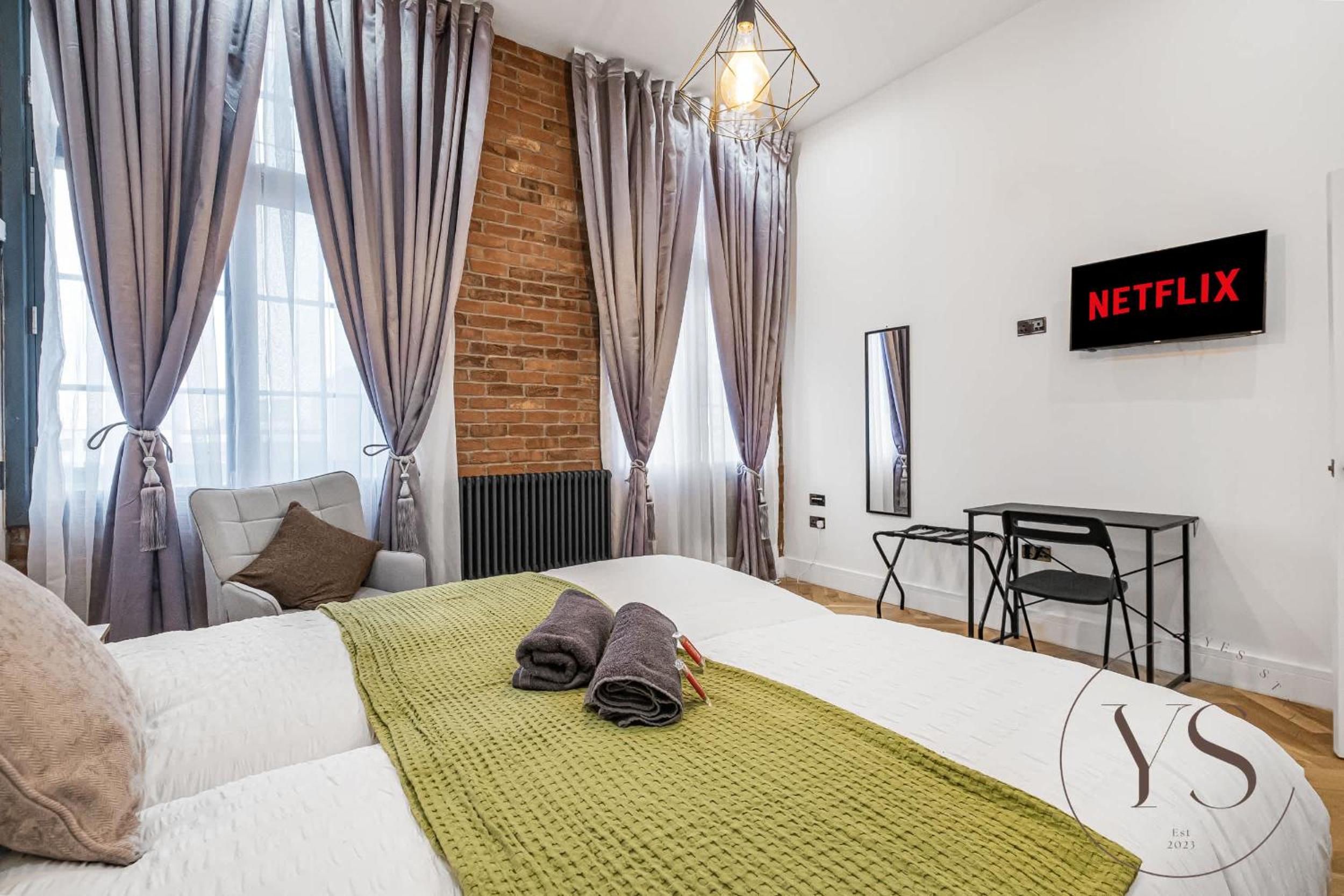 Birmingham 5BR Cosy Apartment - Wi-Fi, Games, Play Station