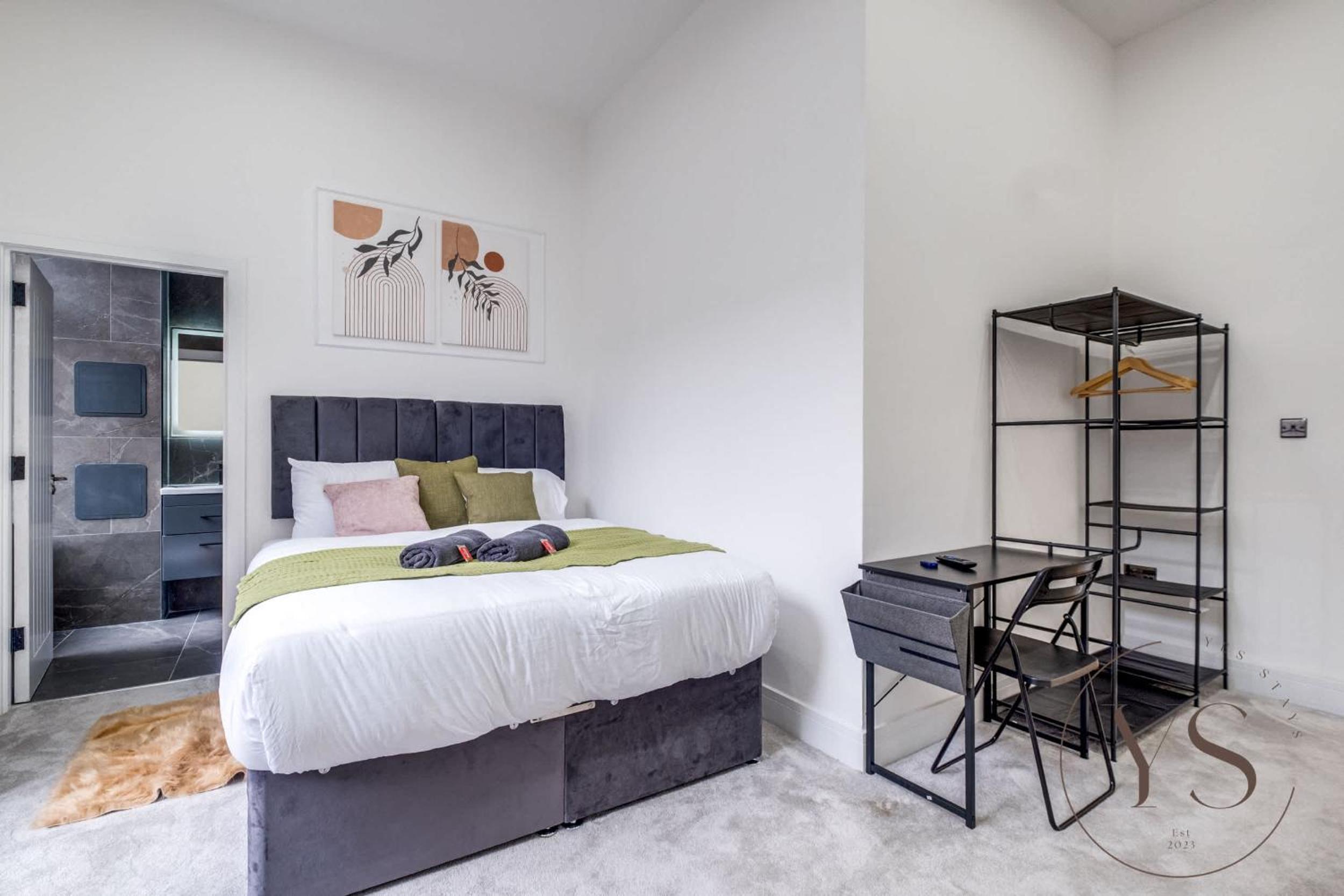 Birmingham 5BR Cosy Apartment - Wi-Fi, Games, Play Station
