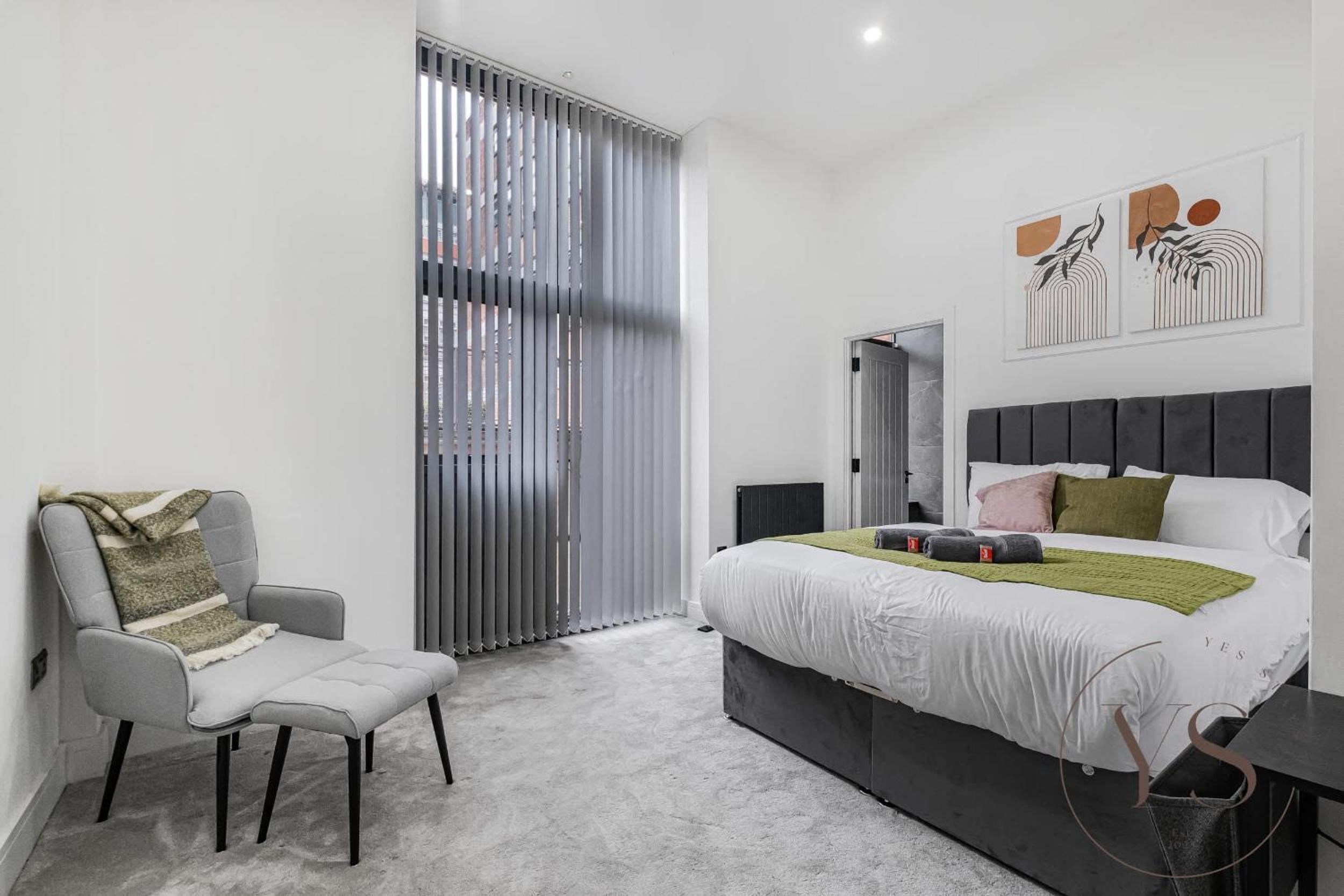 Birmingham 5BR Cosy Apartment - Wi-Fi, Games, Play Station