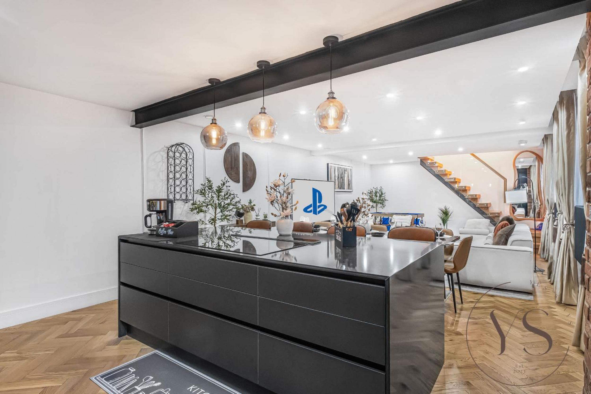 Birmingham 5BR Cosy Apartment - Wi-Fi, Games, Play Station