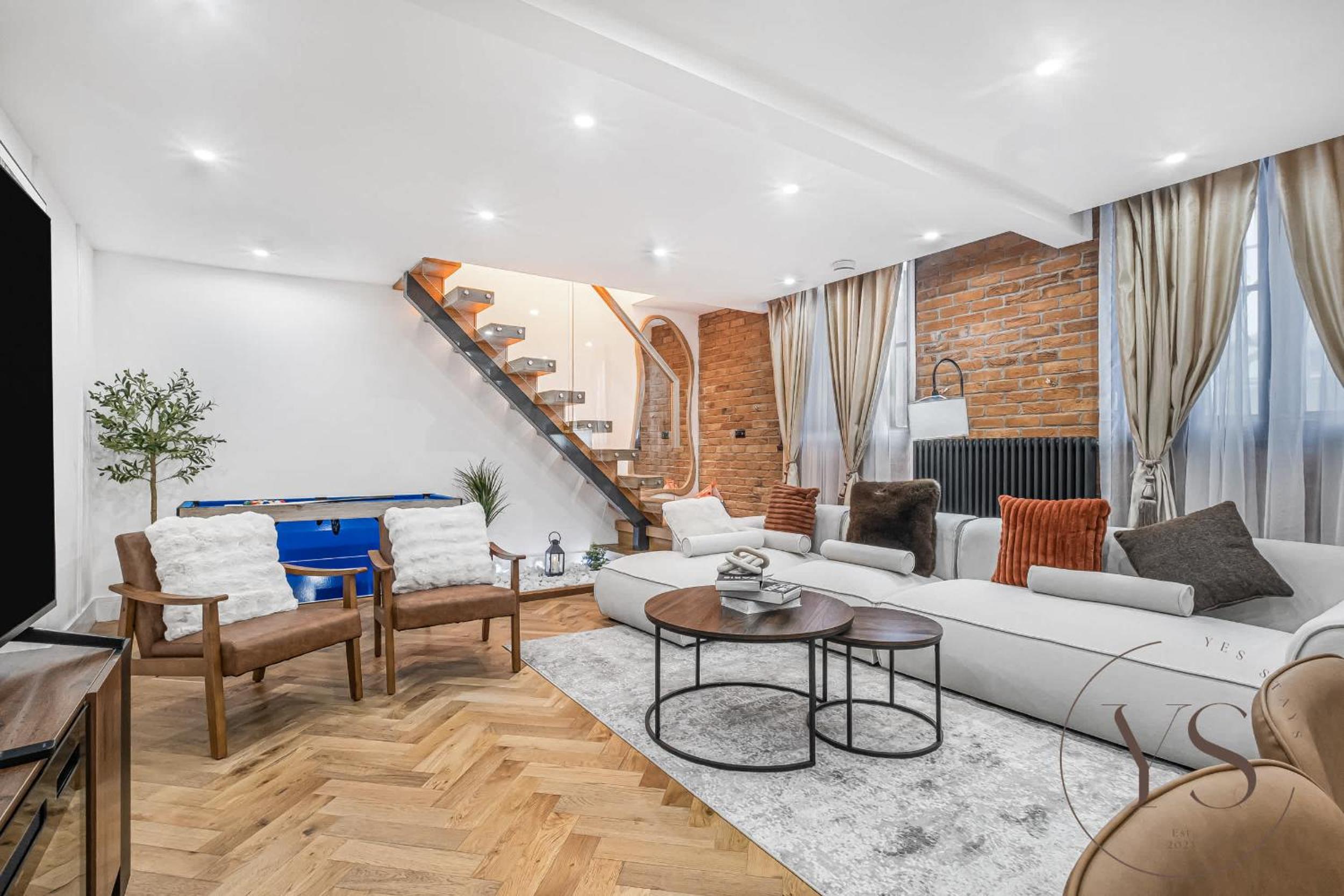 Birmingham 5BR Cosy Apartment - Wi-Fi, Games, Play Station